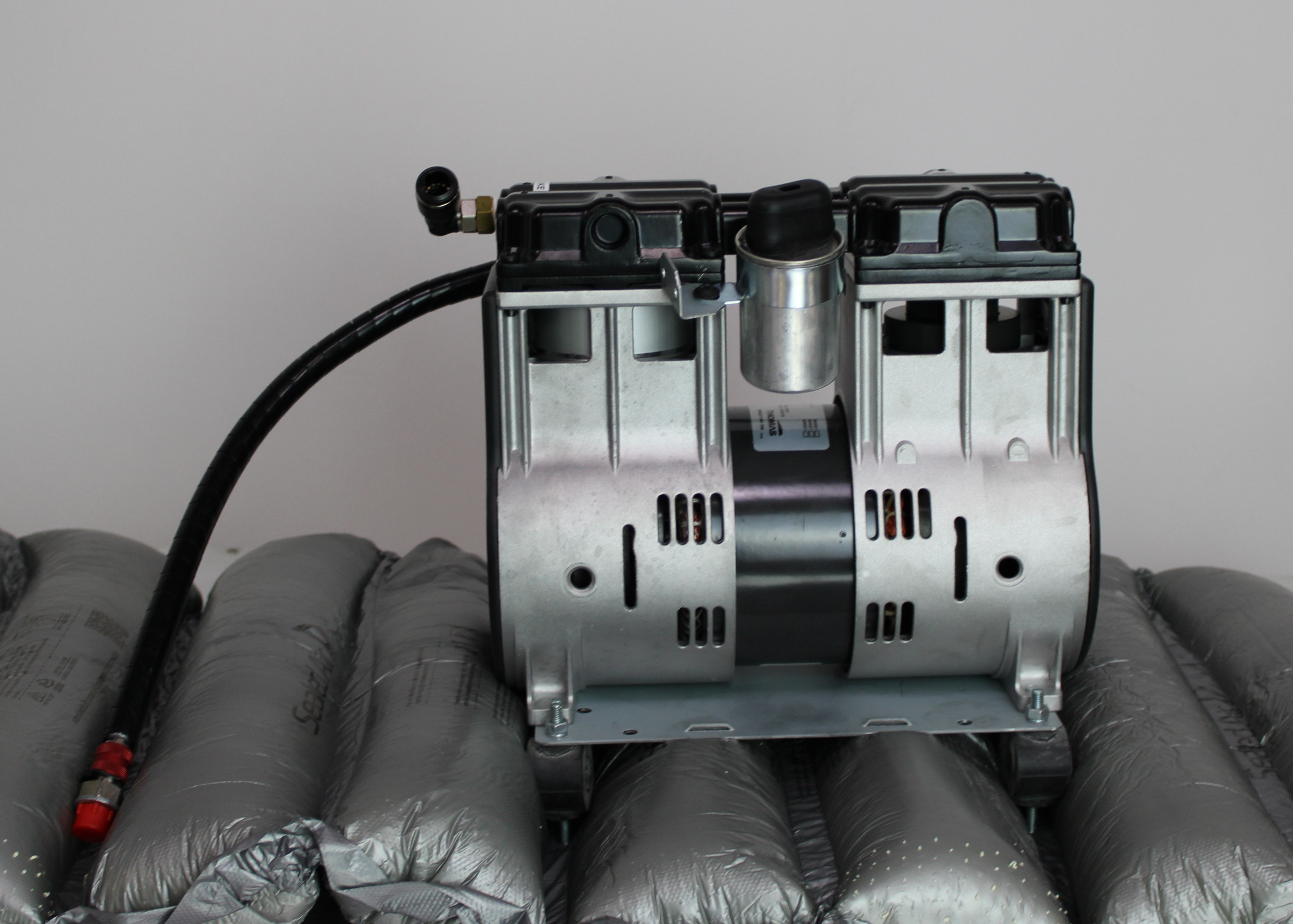 Thomas 2755TGHI52/48-221 Air Compressor For Labs and Industrial Use 240V 50/60Hz