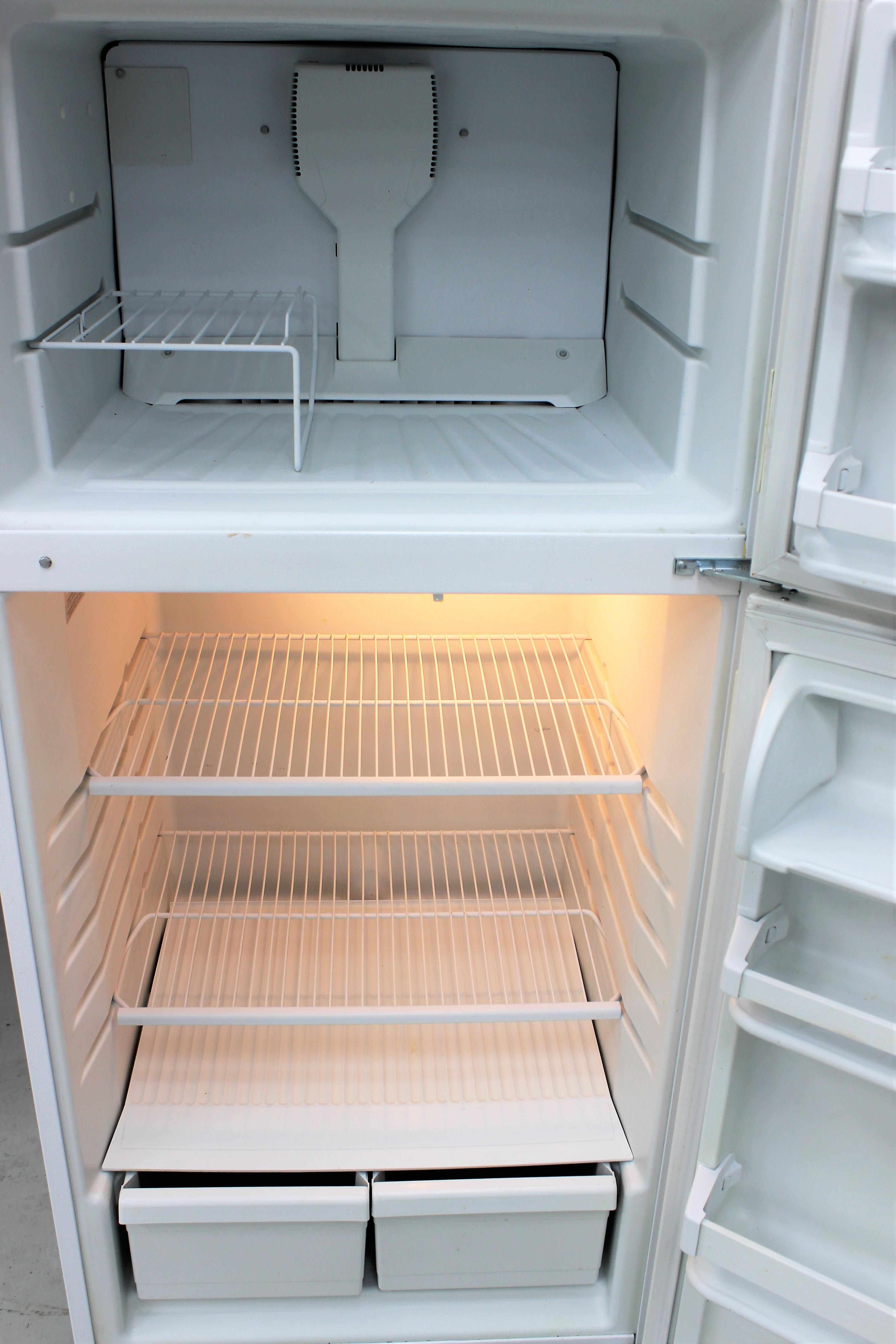 Kirkland ST14CKXSQ00 Refrigerator/Freezer Combo 18 cu ft with LED Light