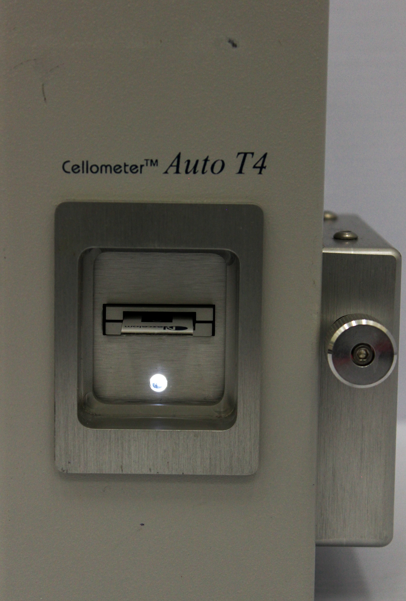 Nexcelom Cellometer Auto T4 Cell Counter for Clumpy Cell Analysis 105-107 Cells/ML