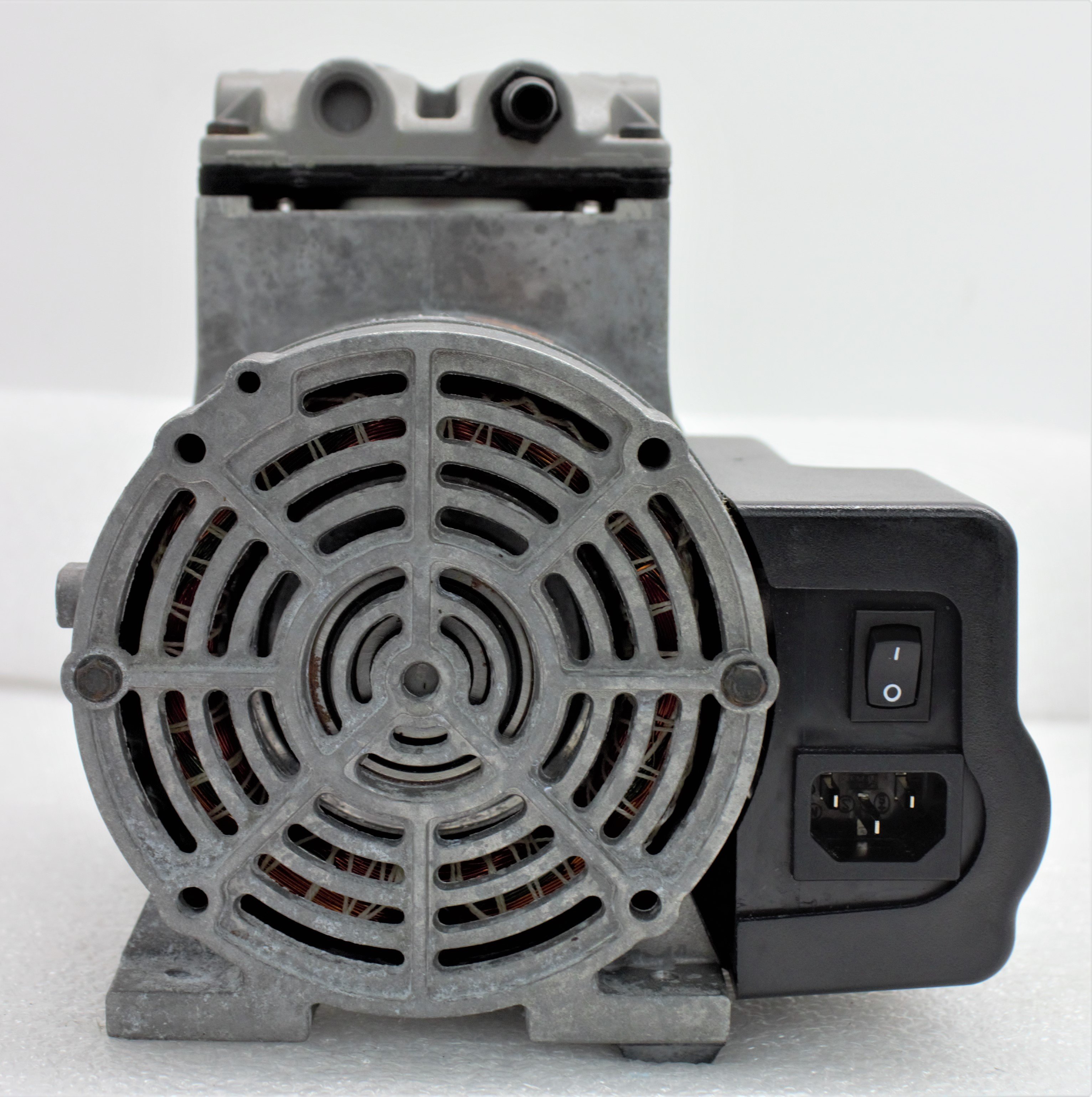 Thomas 7100562 Piston Vacuum Pump 2.7 CFM Oil-less Stainless Valves