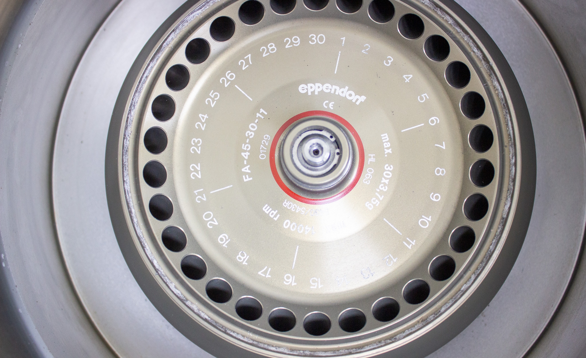 Eppendorf 5430 Benchtop Microcentrifuge 17500 RPM Cap 650mL Versatile