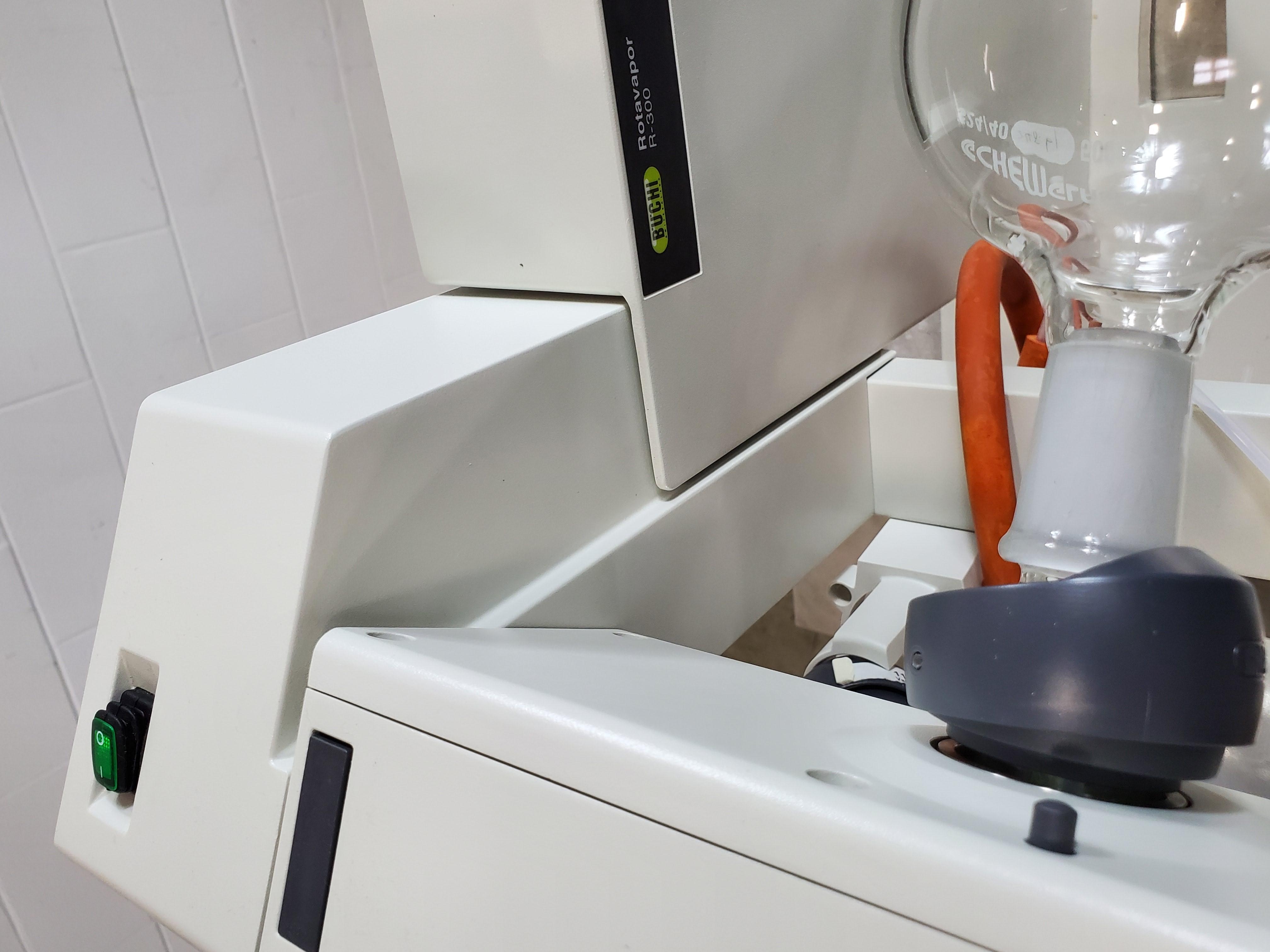 BUCHI Rotovapor R-300 Evaporator 20-220C 50-5000mL Manual/Auto Lift Used