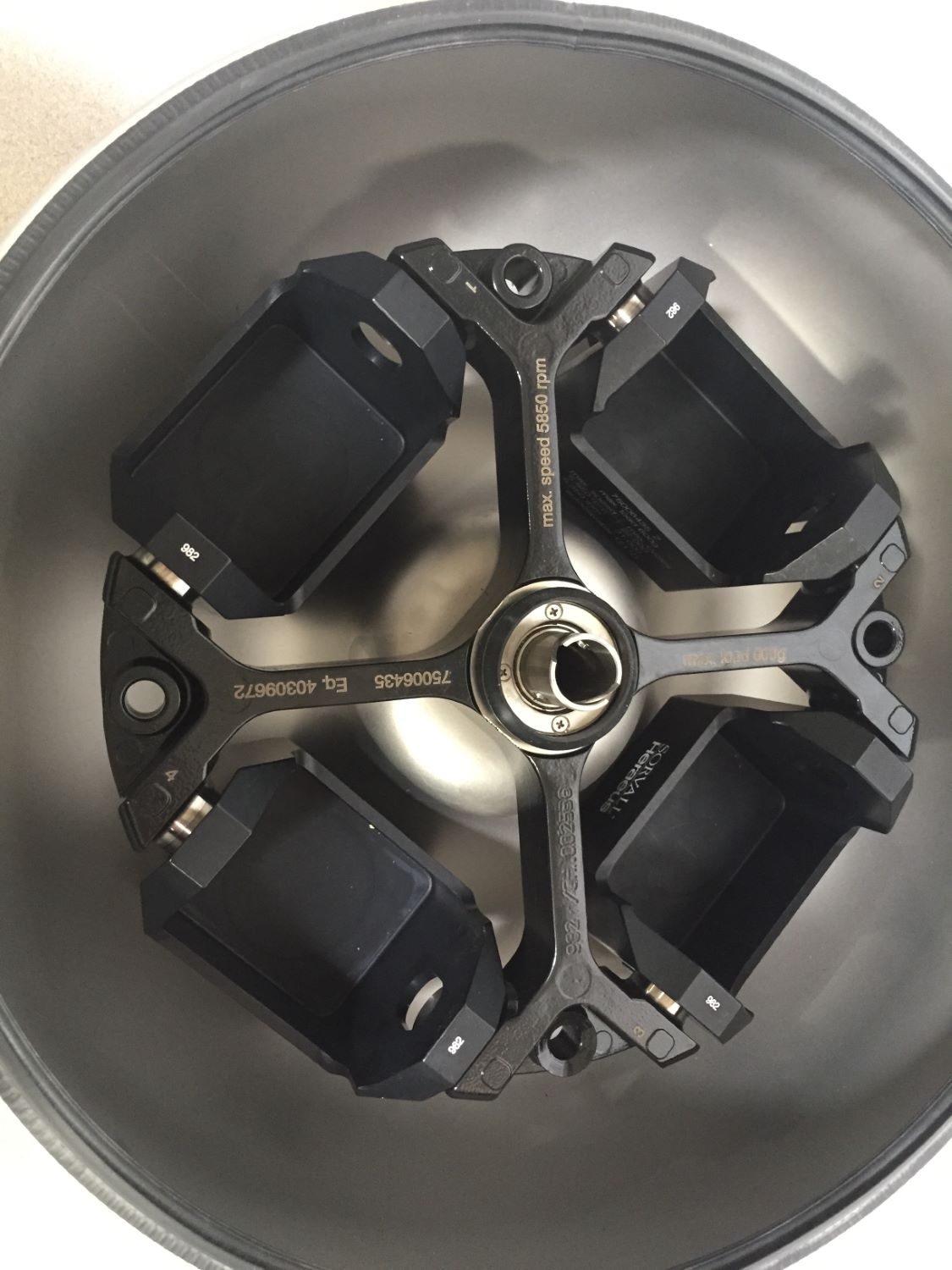 Sorvall 75006435 Bioshield Centrifuge High-Speed Rotor 4x250ml Buckets 5850 RPM