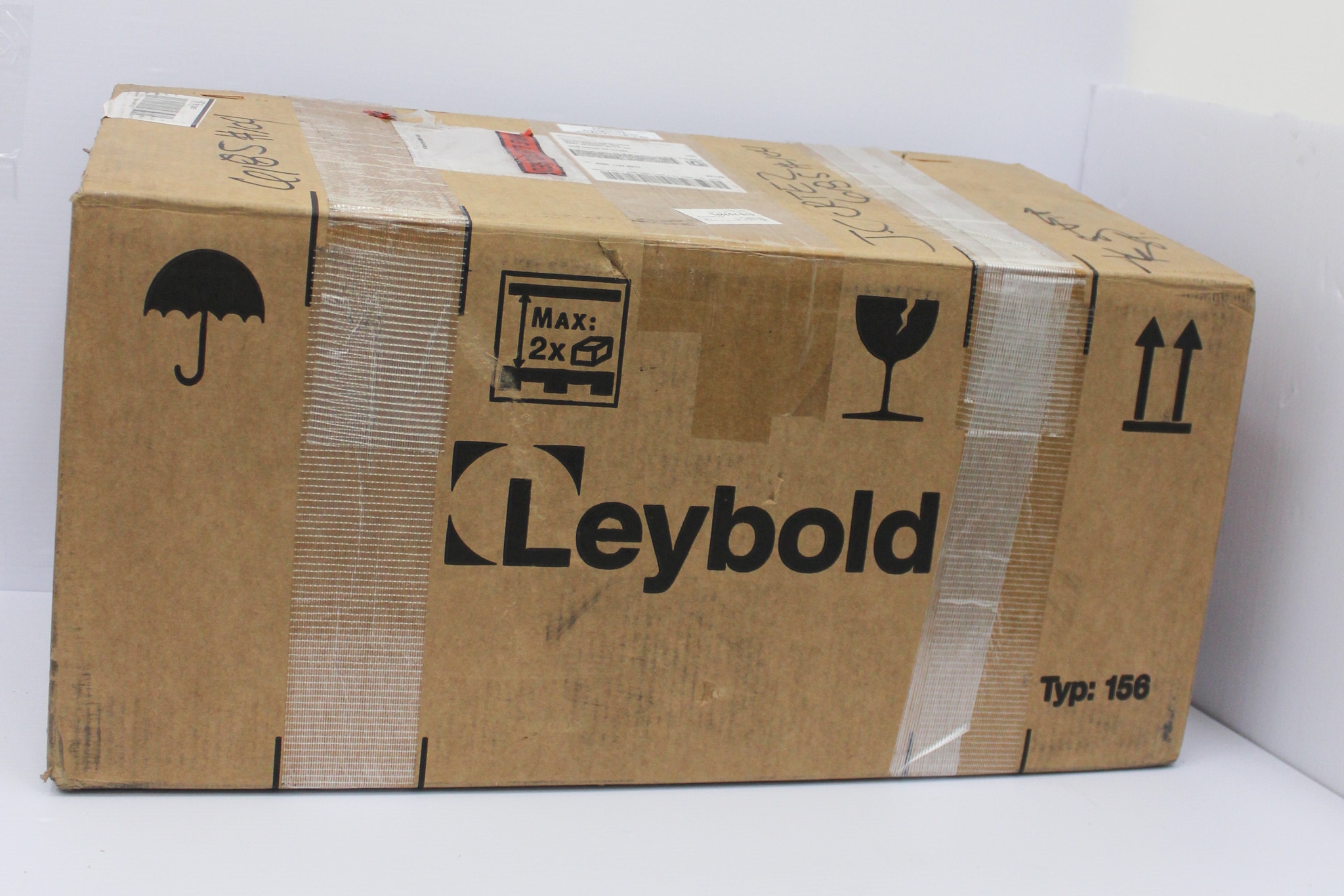 Leybold D4B Vacuum Pump 370W Low Noise Cool Compact USA Used