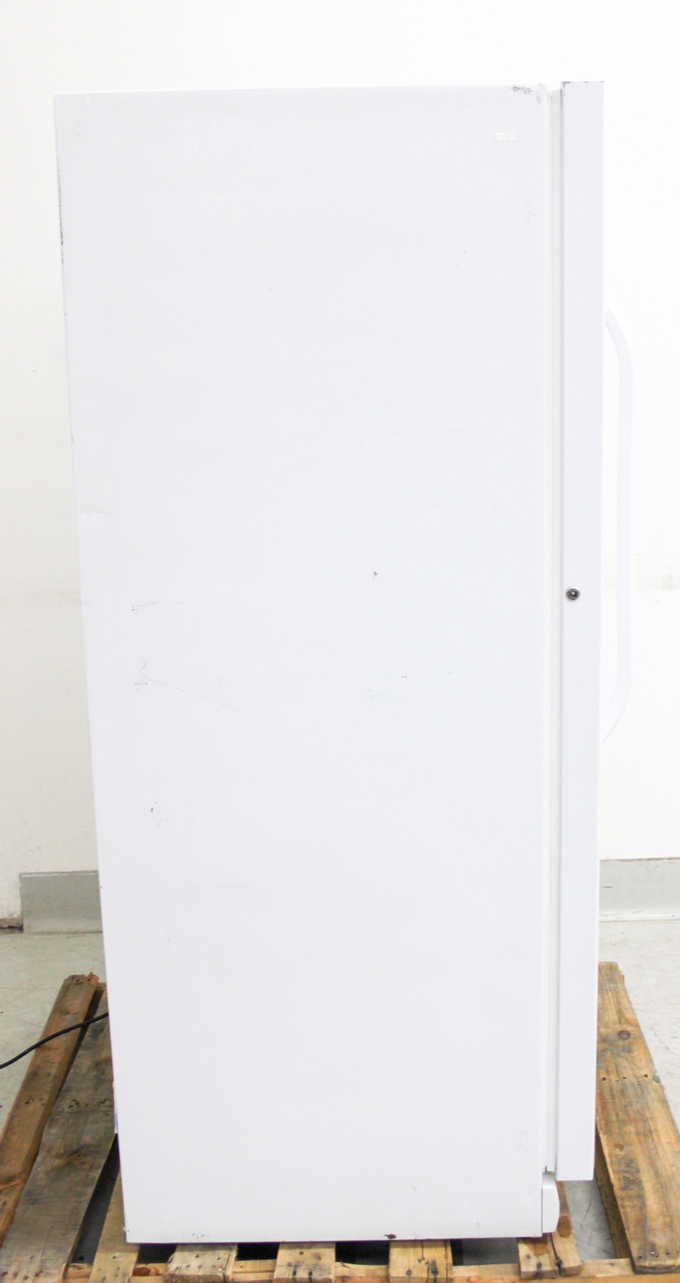 Frigidaire FFFU17M1QWA Upright Freezer 17.4 Cu Ft -28C Energy Efficient