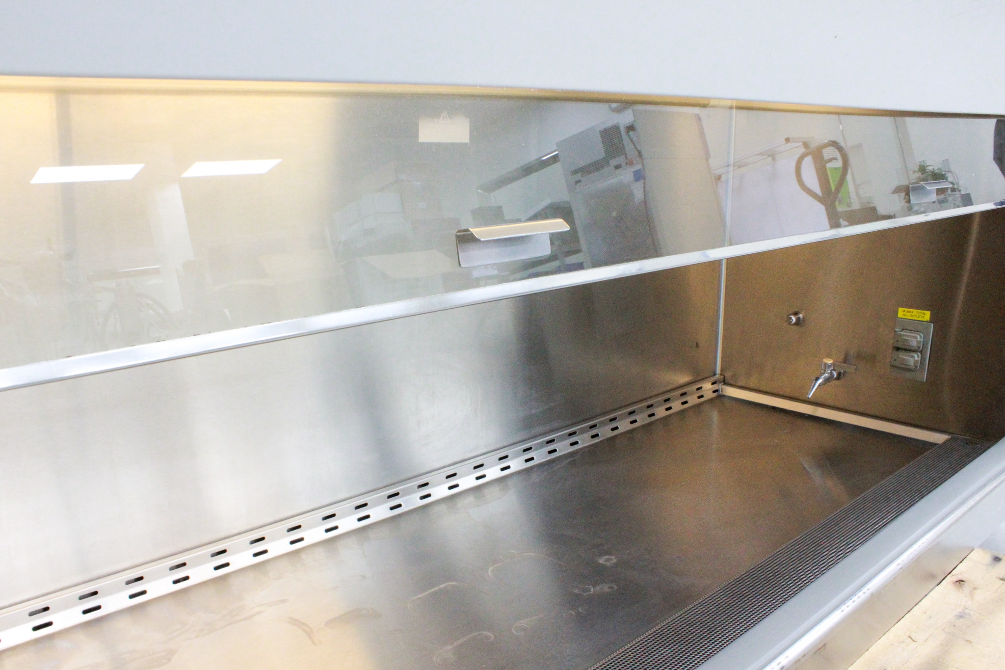 Baker SG603 Class II A2 Biosafety Cabinet, Vertical Laminar Flow, HEPA Filter