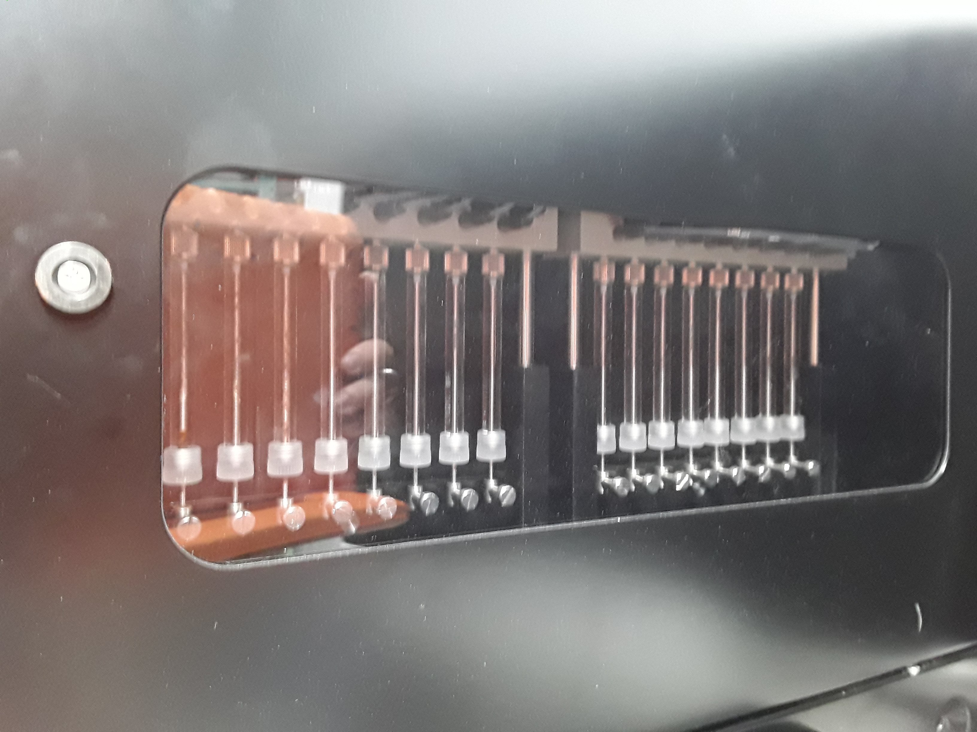 Illumina HiSeq 2000 Genome Sequencer DNA Analysis Dual Flow Cell Scale