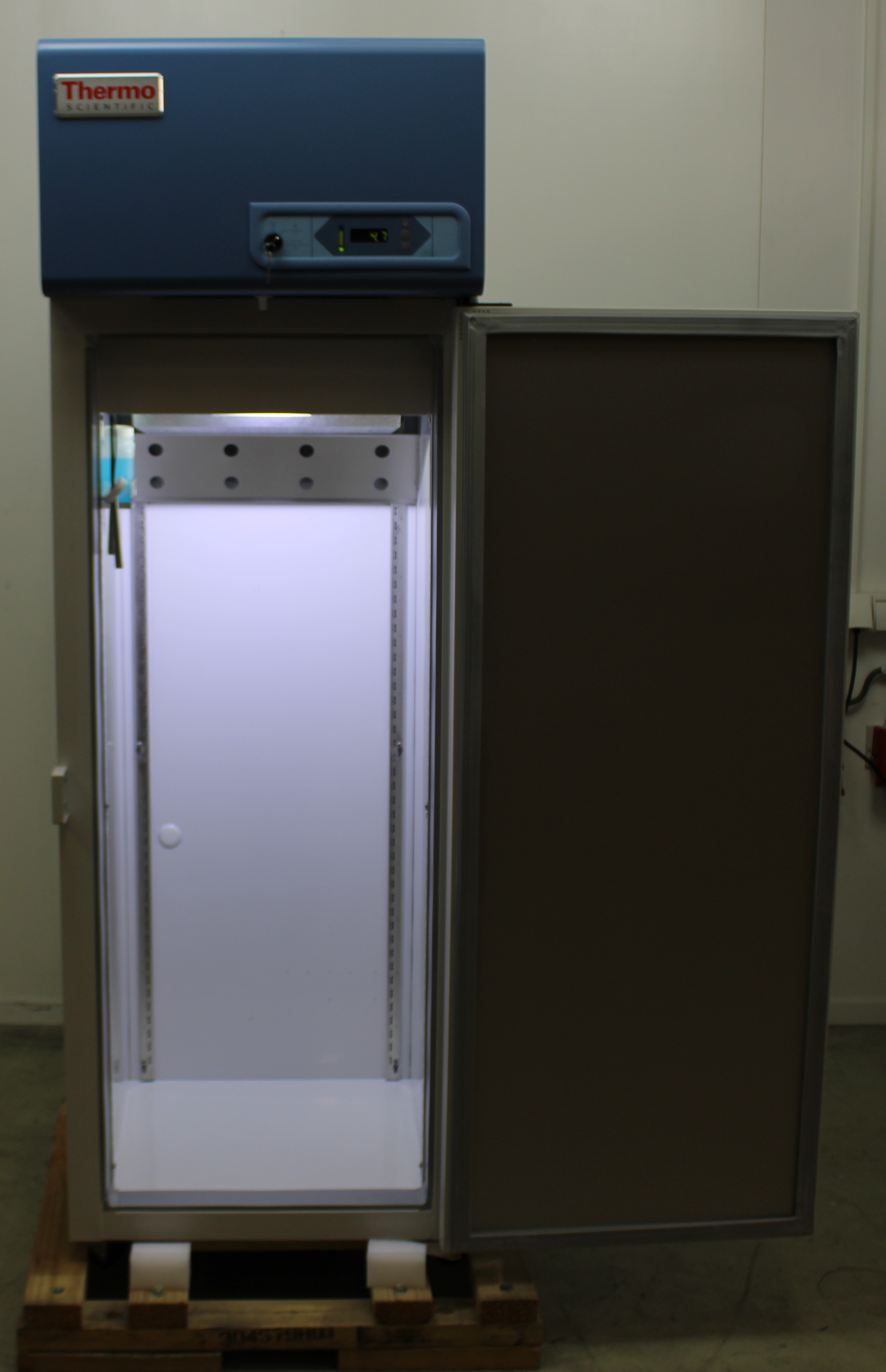 Thermo FORMA FRGL1204V Refrigerator 11.5 CU FT 230V 50Hz Euro Plug Used