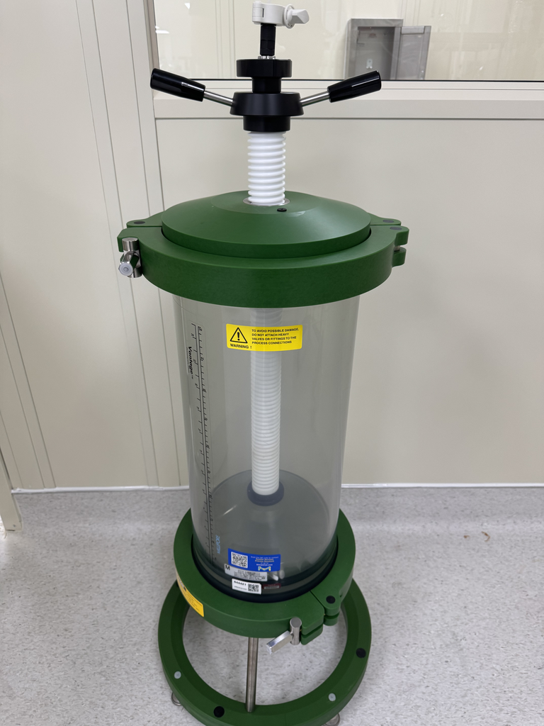 Millipore Vantage Chromatography System Model 87925001, 60 lb, E Condition