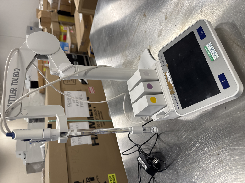 Mettler Toledo SevenExcellence Multiparameter Chemistry Analyzer 16kg Functional