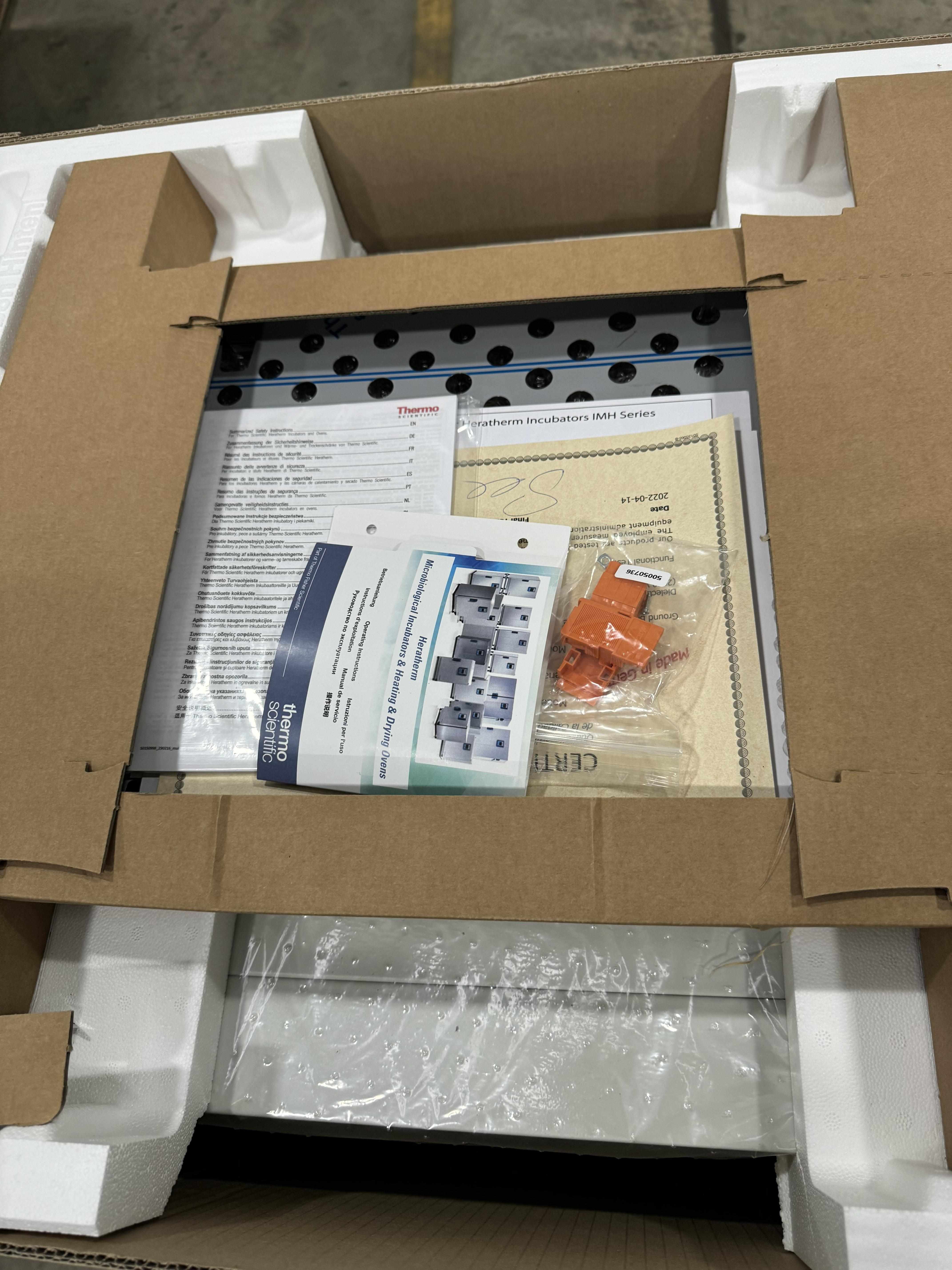 Thermo Heratherm IMH100 Microbiological Incubator Dual Convection 104L 5C-105C