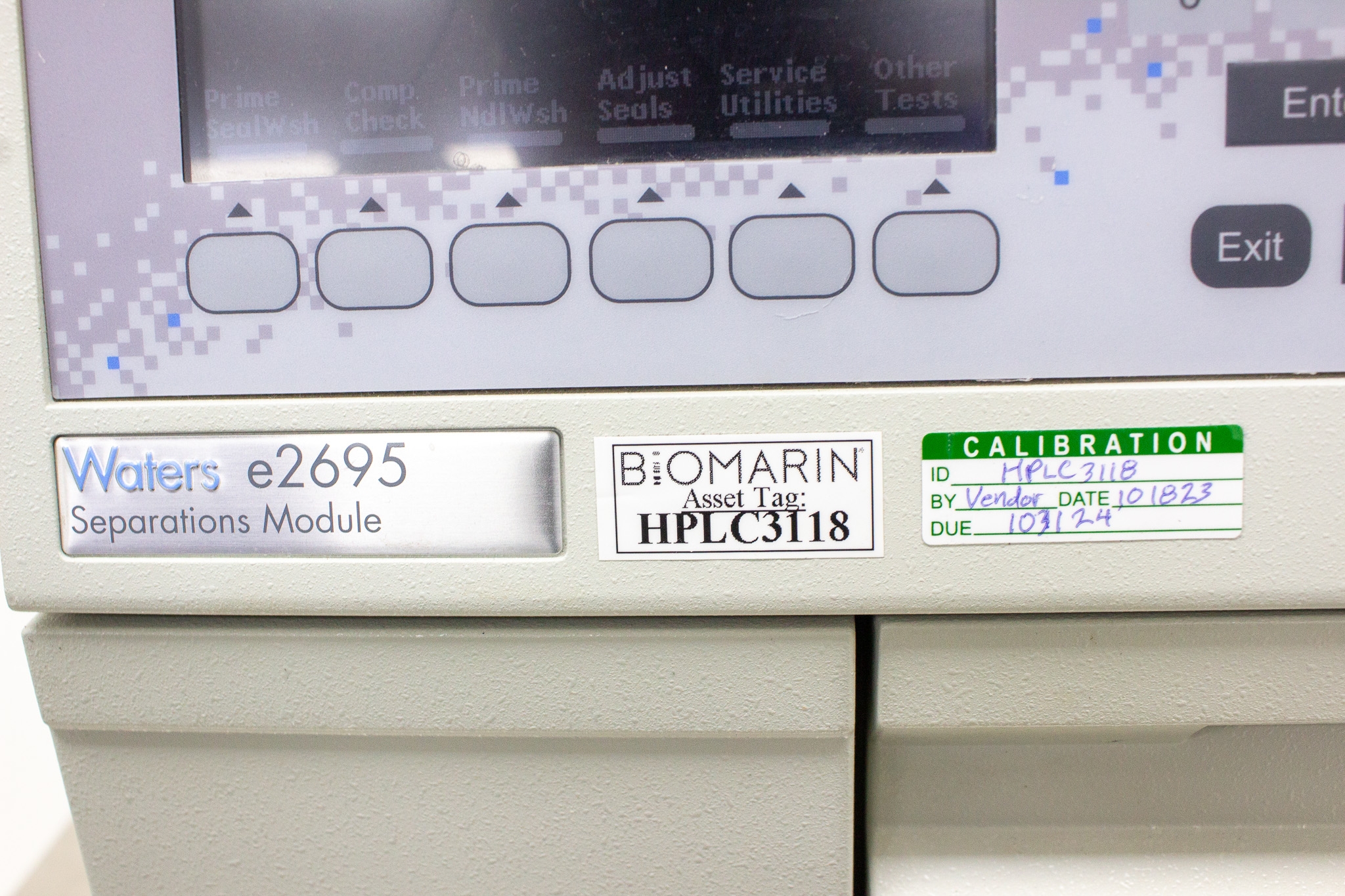 Waters e2695 HPLC System with 2489 UV/Vis Detector Quaternary Solvent Mixing