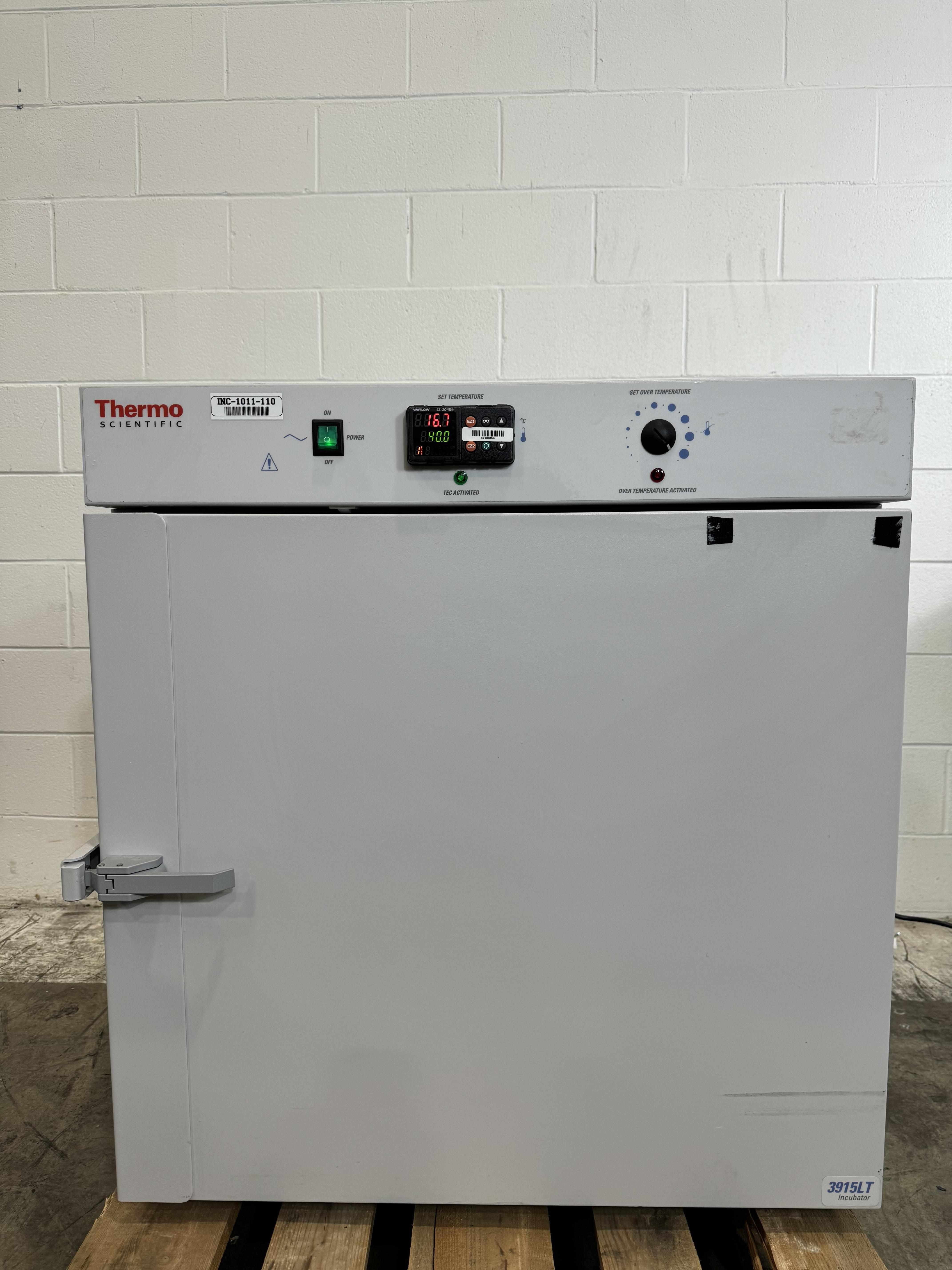 Thermo 3915LT Peltier Cooled Incubator 185L, 15-40C No Lighting