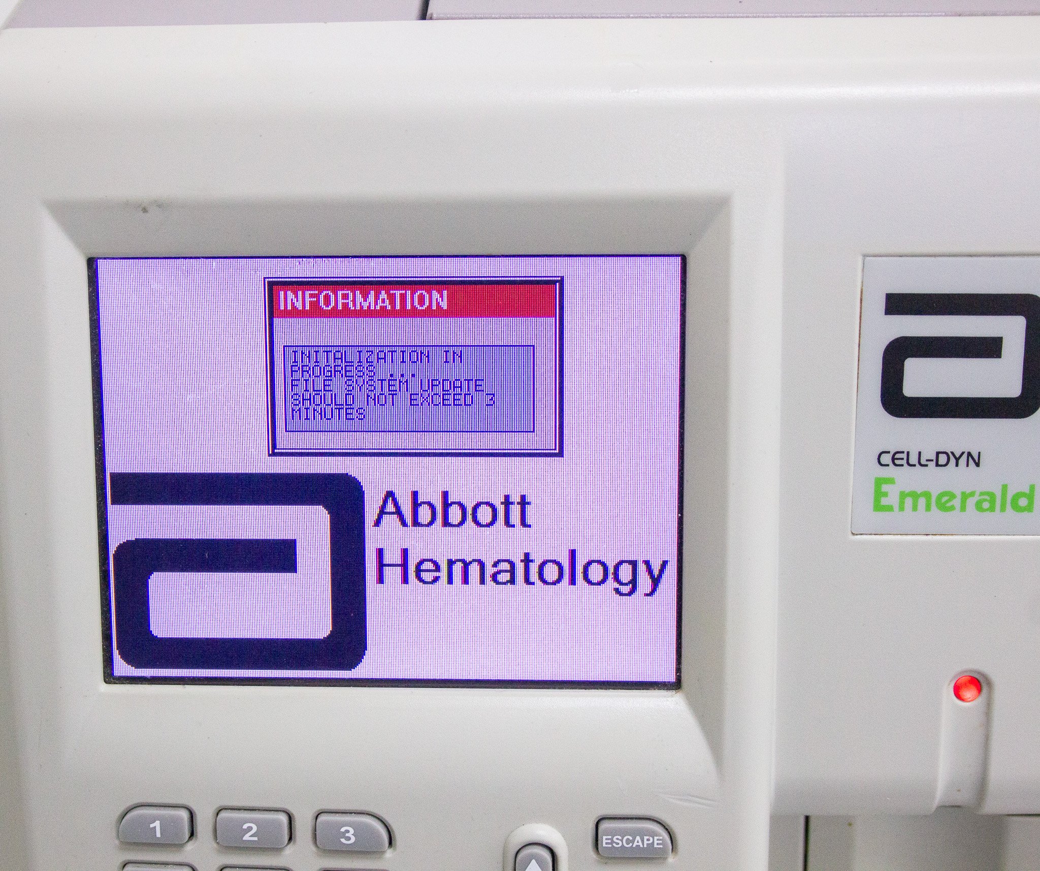 Abbott Cell-Dyn Emerald Hematology Analyzer - Compact & Efficient