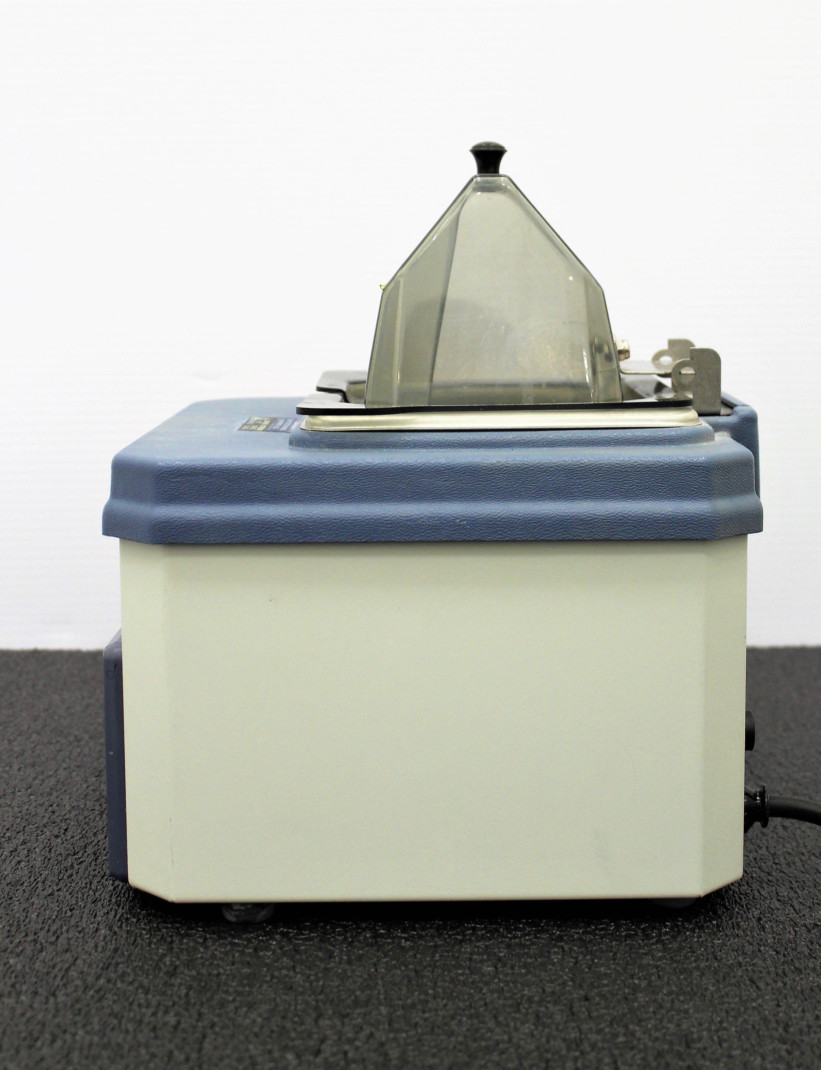 Fisher Scientific 202 Water Bath Digital Temp Control 2L 99.9C 13.0Lb Used