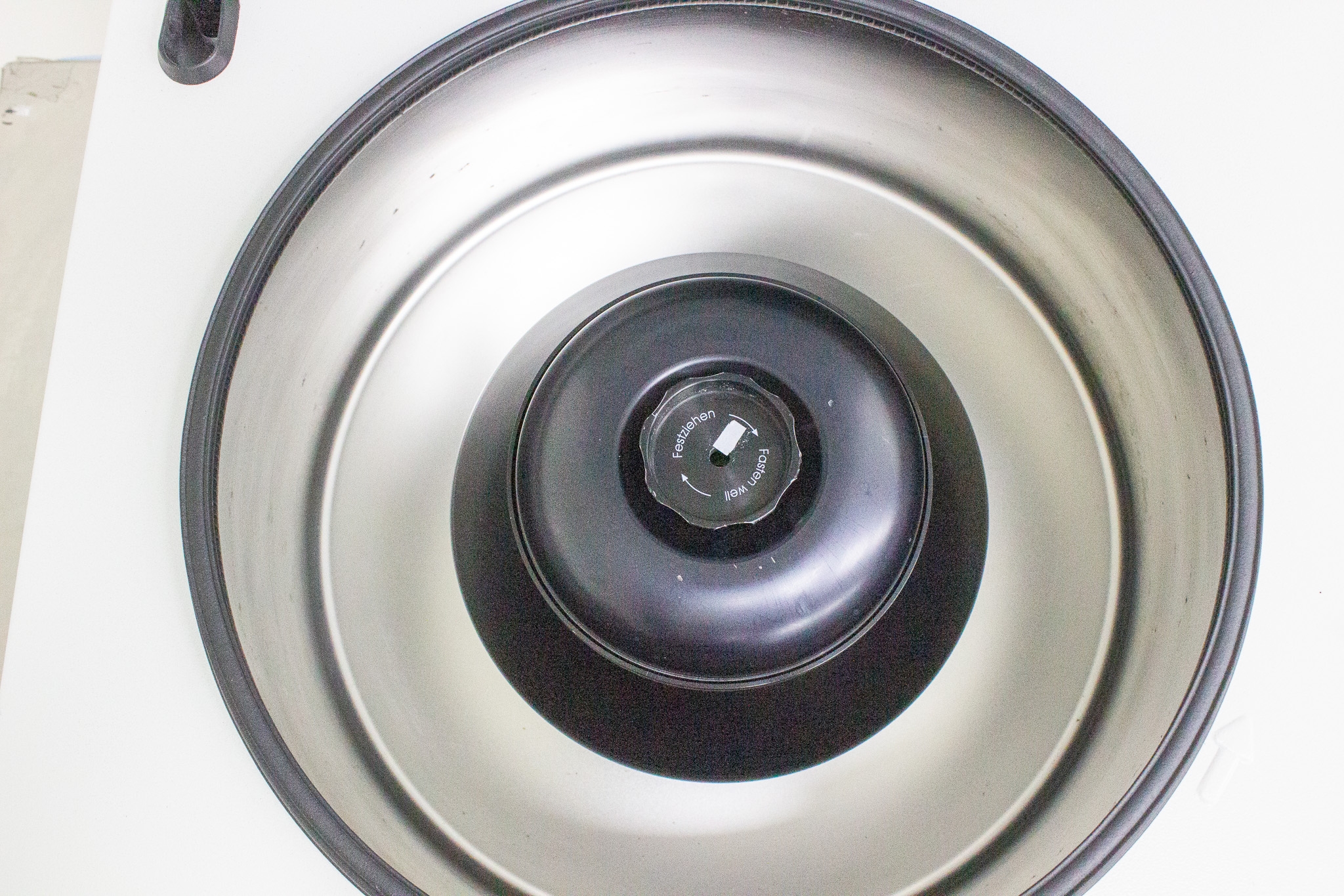 Eppendorf 5810 Benchtop Centrifuge Medium-High Throughput 14000 RPM Used