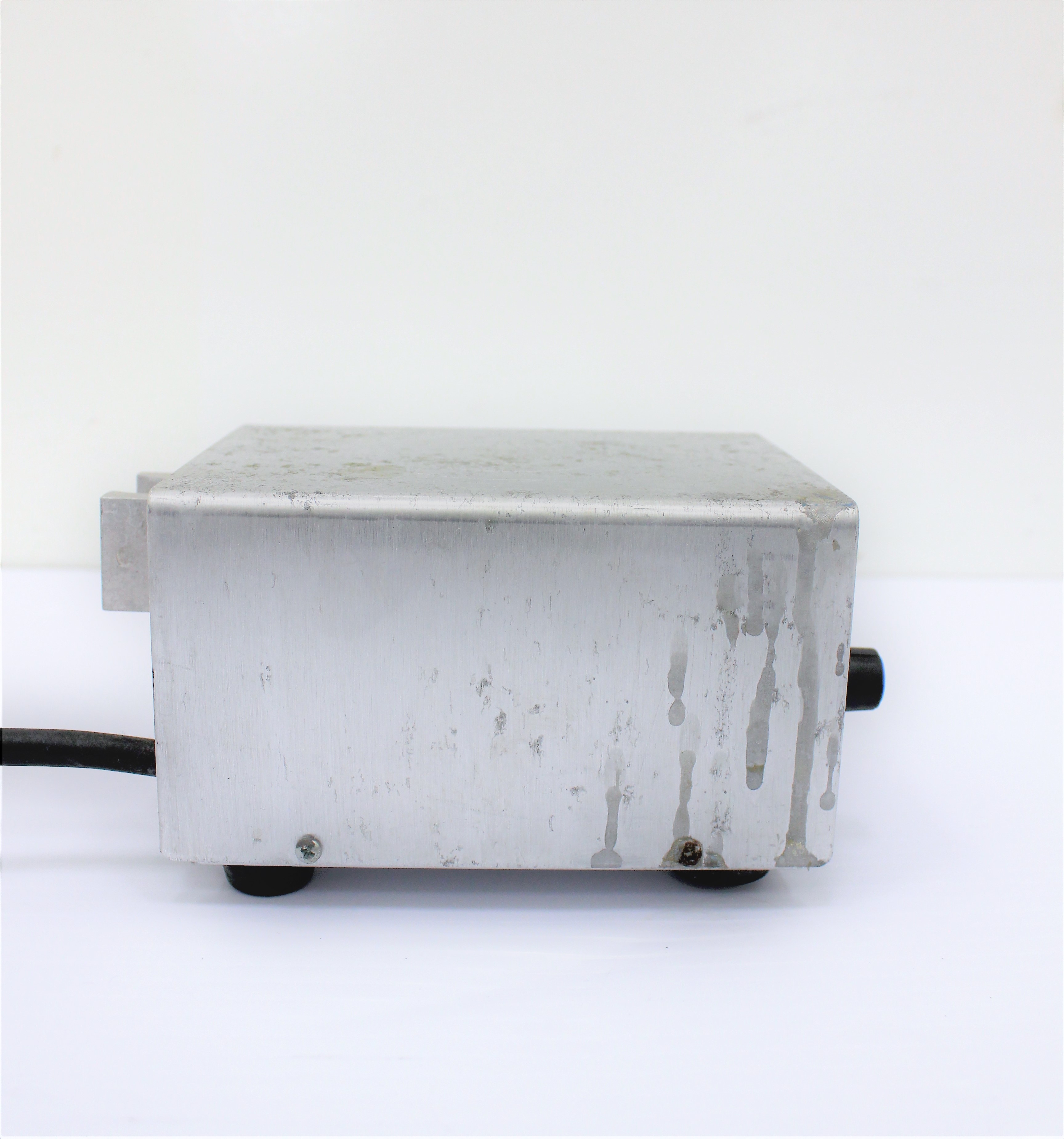 VWR 200 Mini Stirrer 100-1200 RPM Compact Consistent Mixing Stir Plate