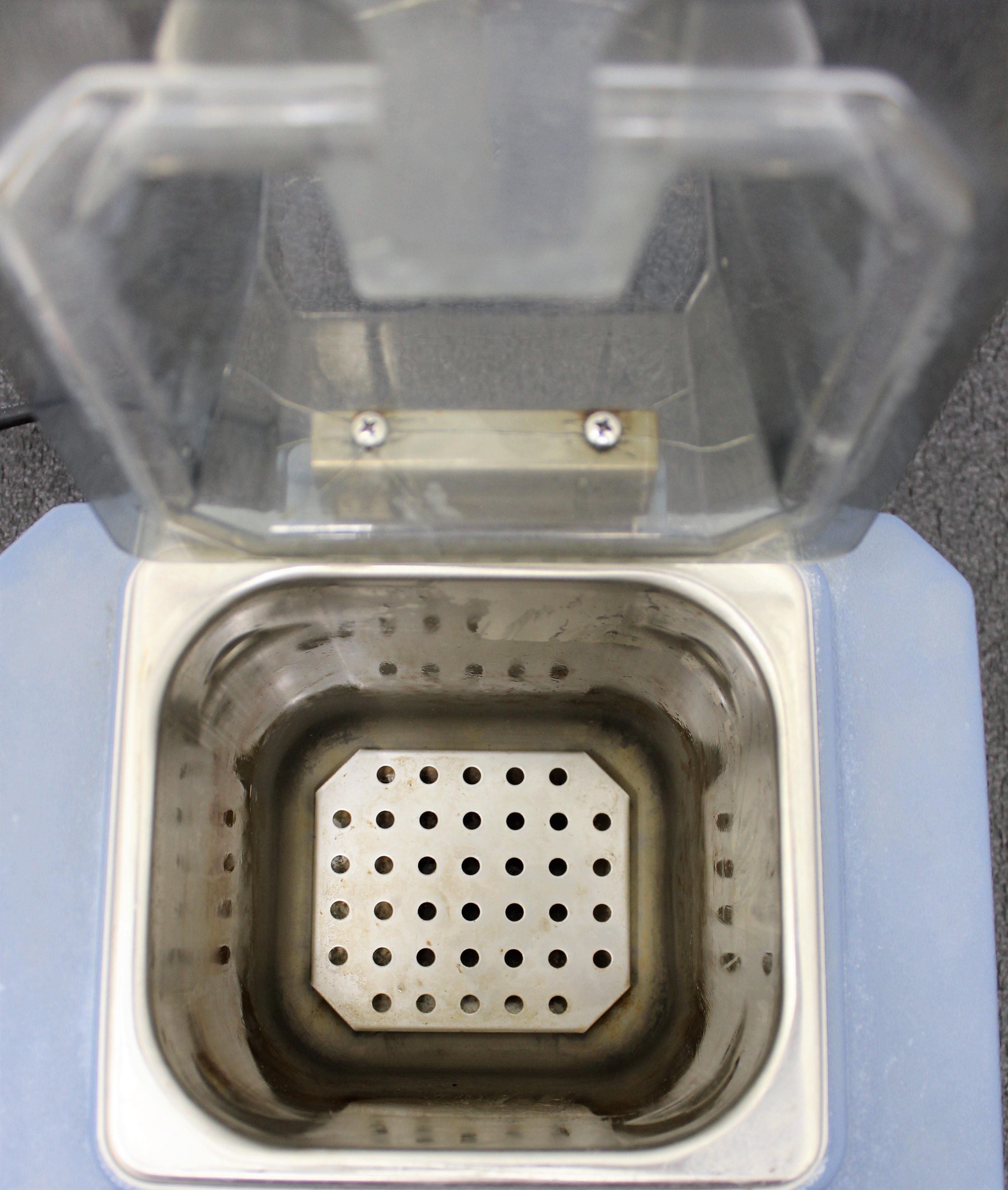 Fisher Scientific 202 Water Bath Digital Temp Control 2L 99.9C 13.0Lb Used