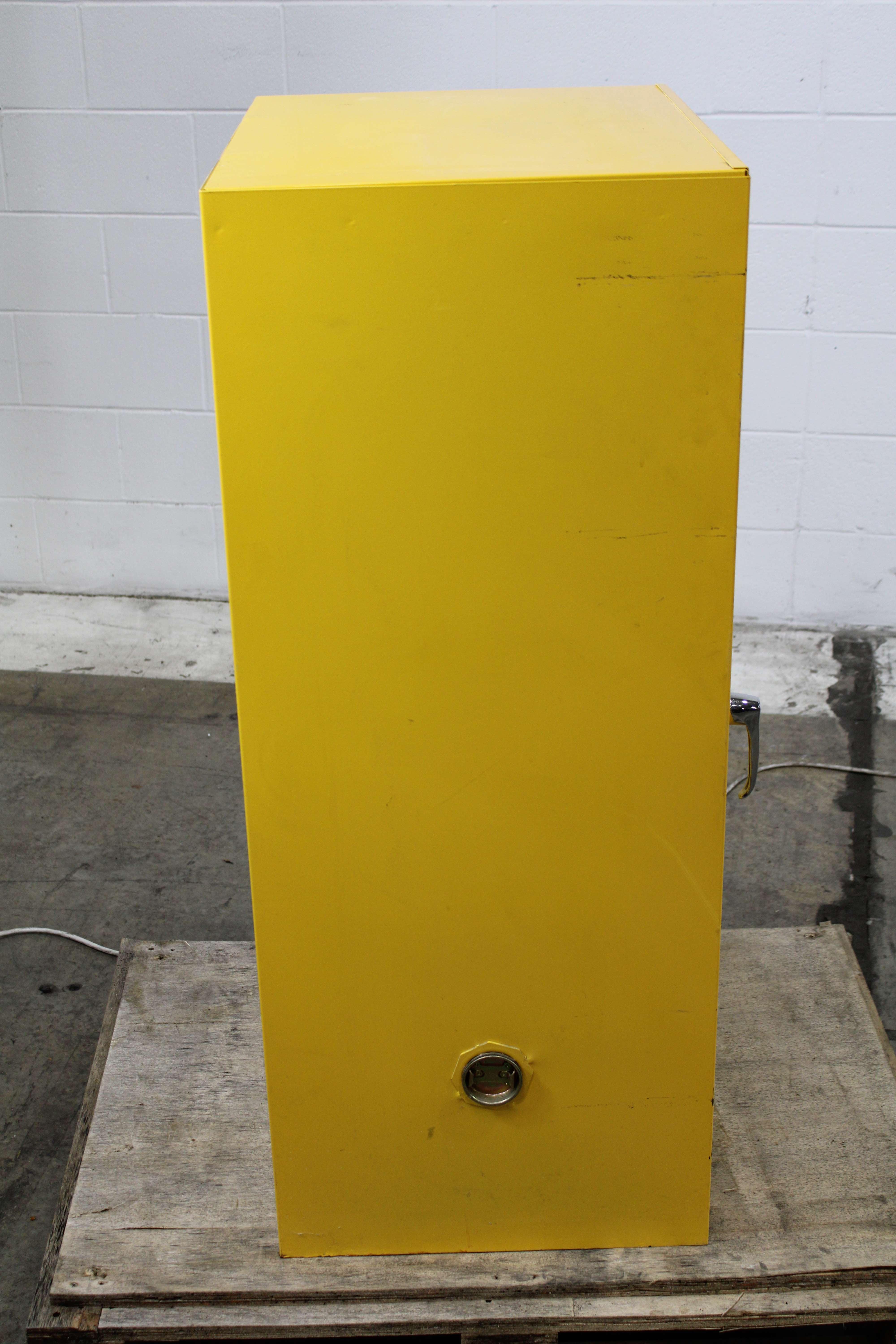 Justrite 25315 Flammable Safety Cabinet 15 Gal Manual Close Door, Used
