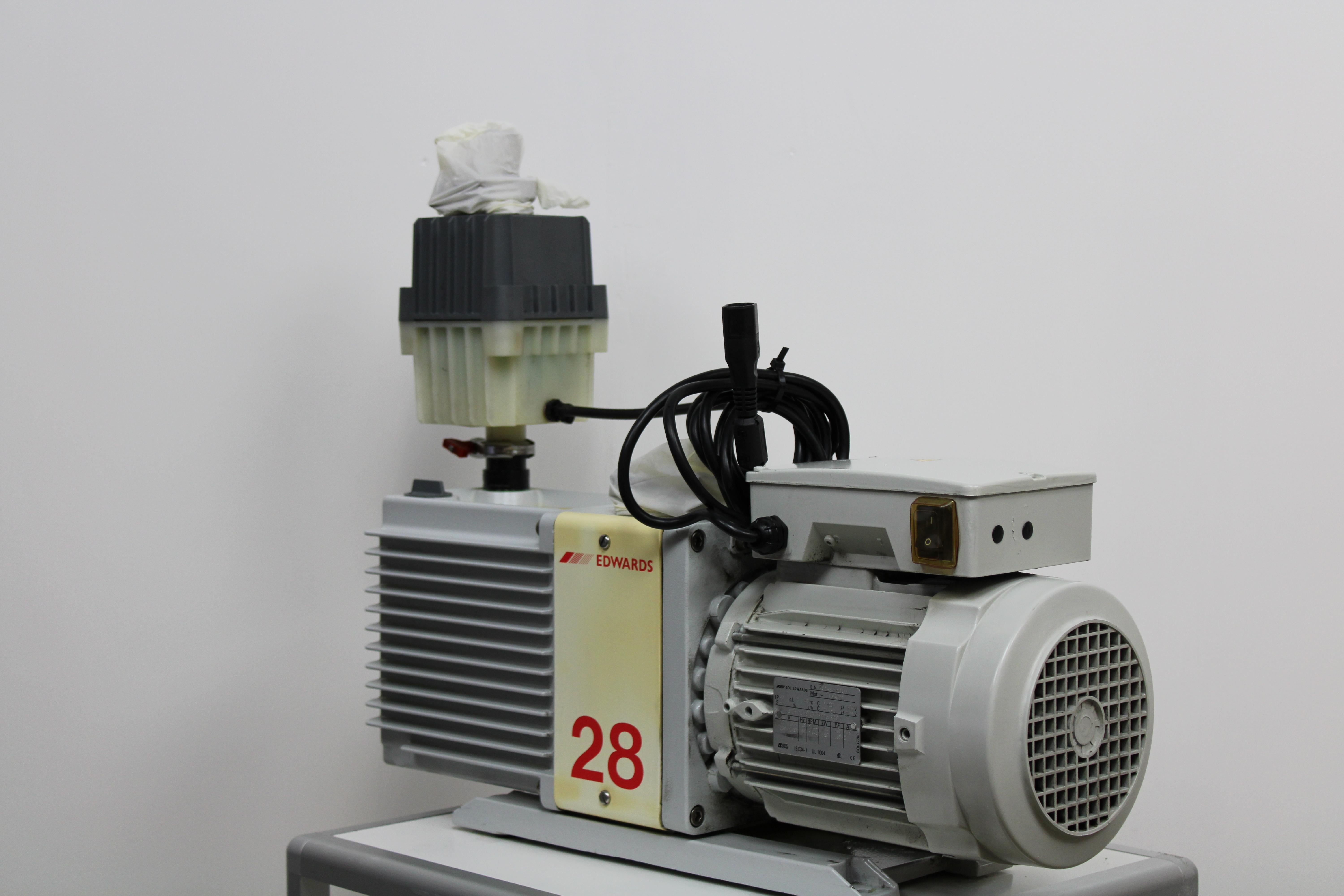 Edwards E2M28 Pump Vacuum VG Used 97 lbs 230V 50/60Hz Oil Sealed Rotary