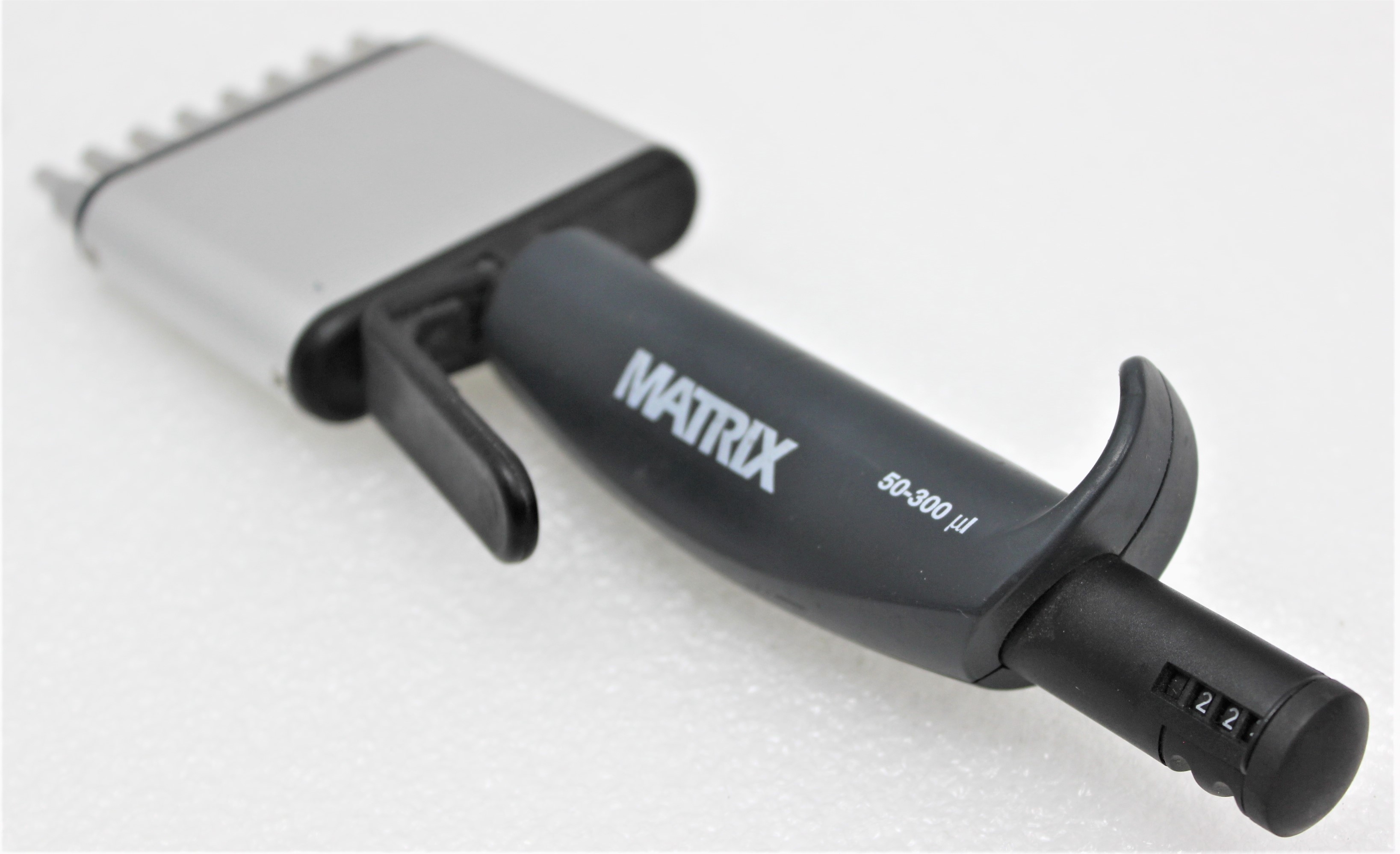 Matrix Multichannel Pipettor 8-Channel 50-300uL Very Good Condition Used