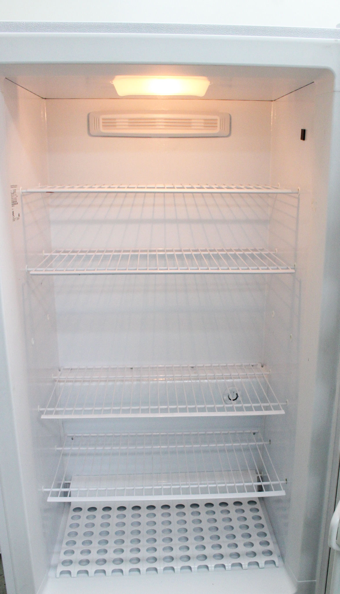 Frigidaire FFRU17B2QWD Upright Refrigerator 16.6 Cu Ft Frost-Free Bright