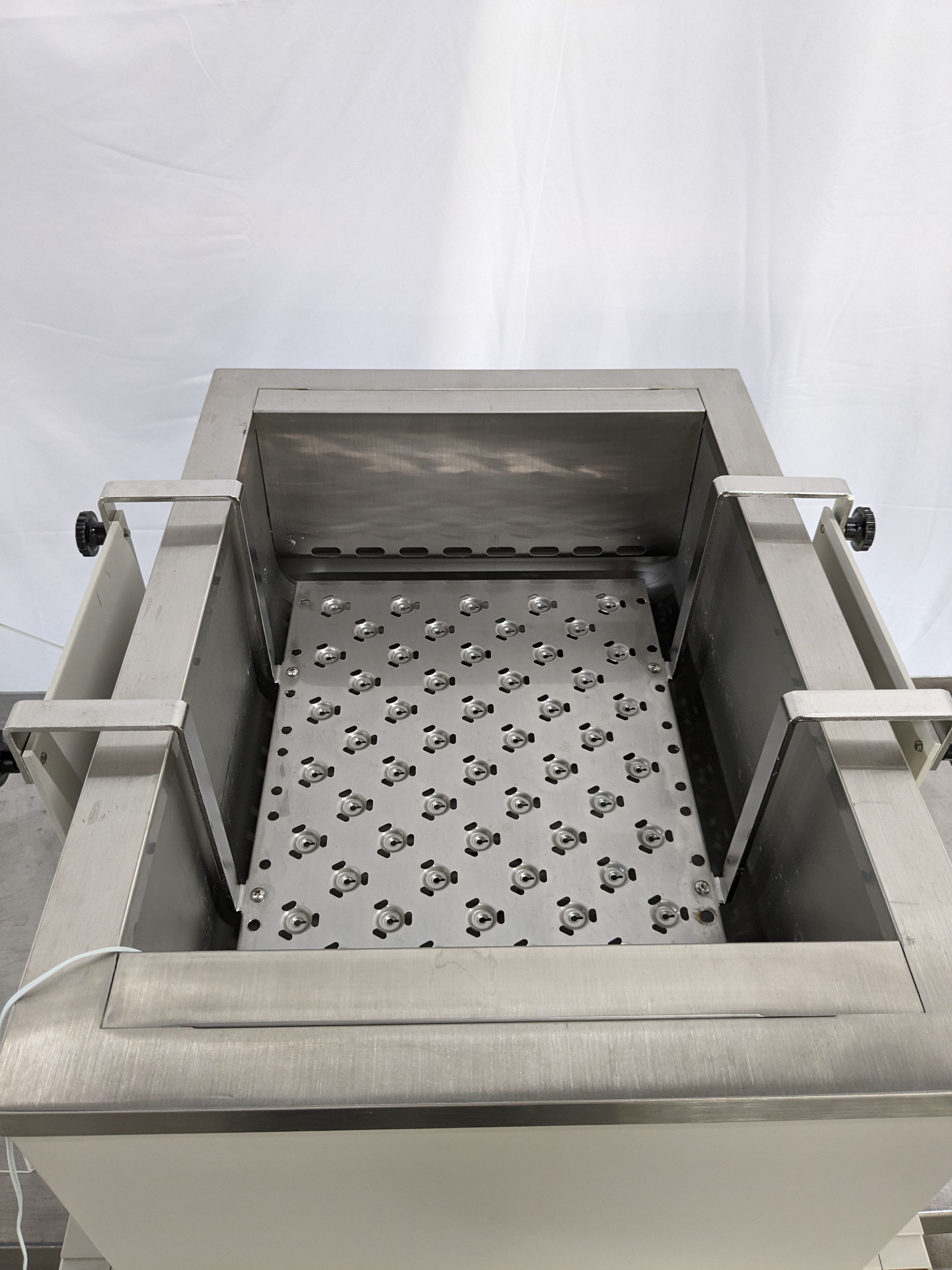 New Brunswick Classic C76 Incubator Shaker 80C High Temp Water Bath Used