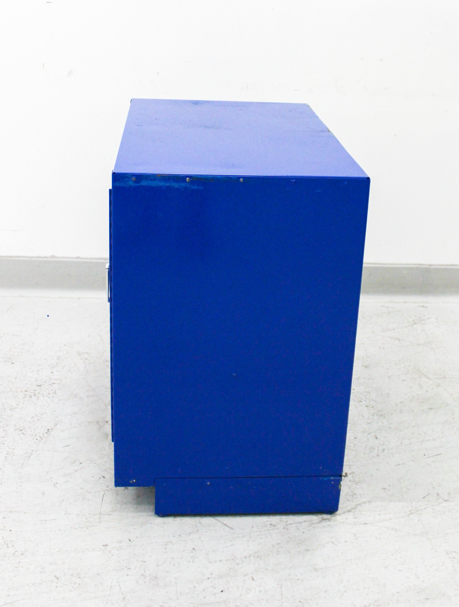 Eagle CRA-71 Acid Corrosives Storage Cabinet 22 Gal Manual Close Blue