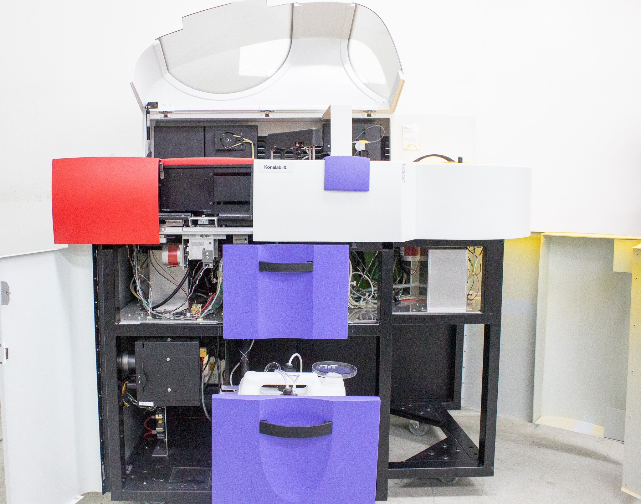 Thermo Konelab 30 Clinical Chemistry Analyzer 300 Tests/Hour Random Access