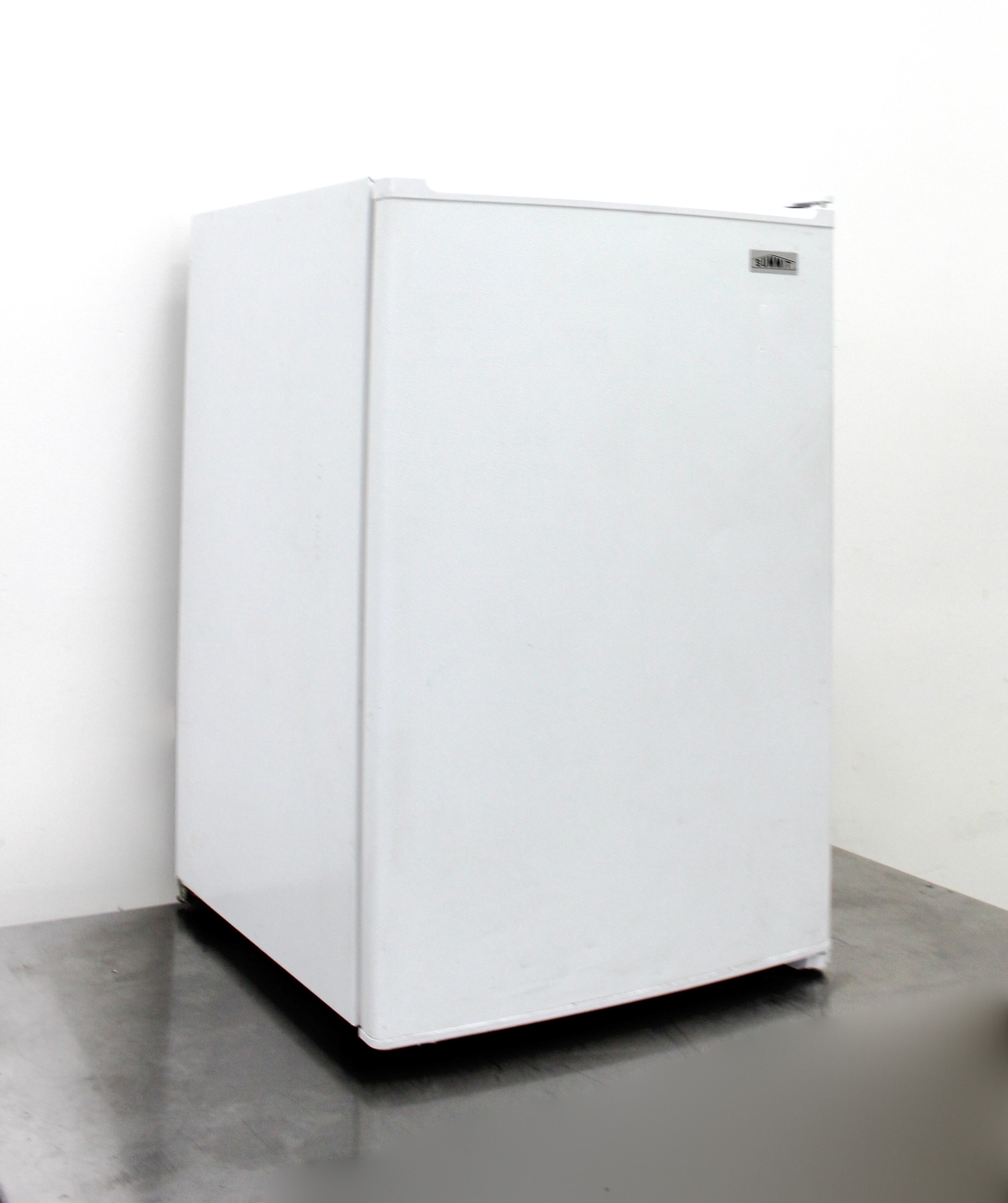 Summit FS-60M Freezer 5.0 cu. ft. Manual Defrost Adjustable Temperature 120V