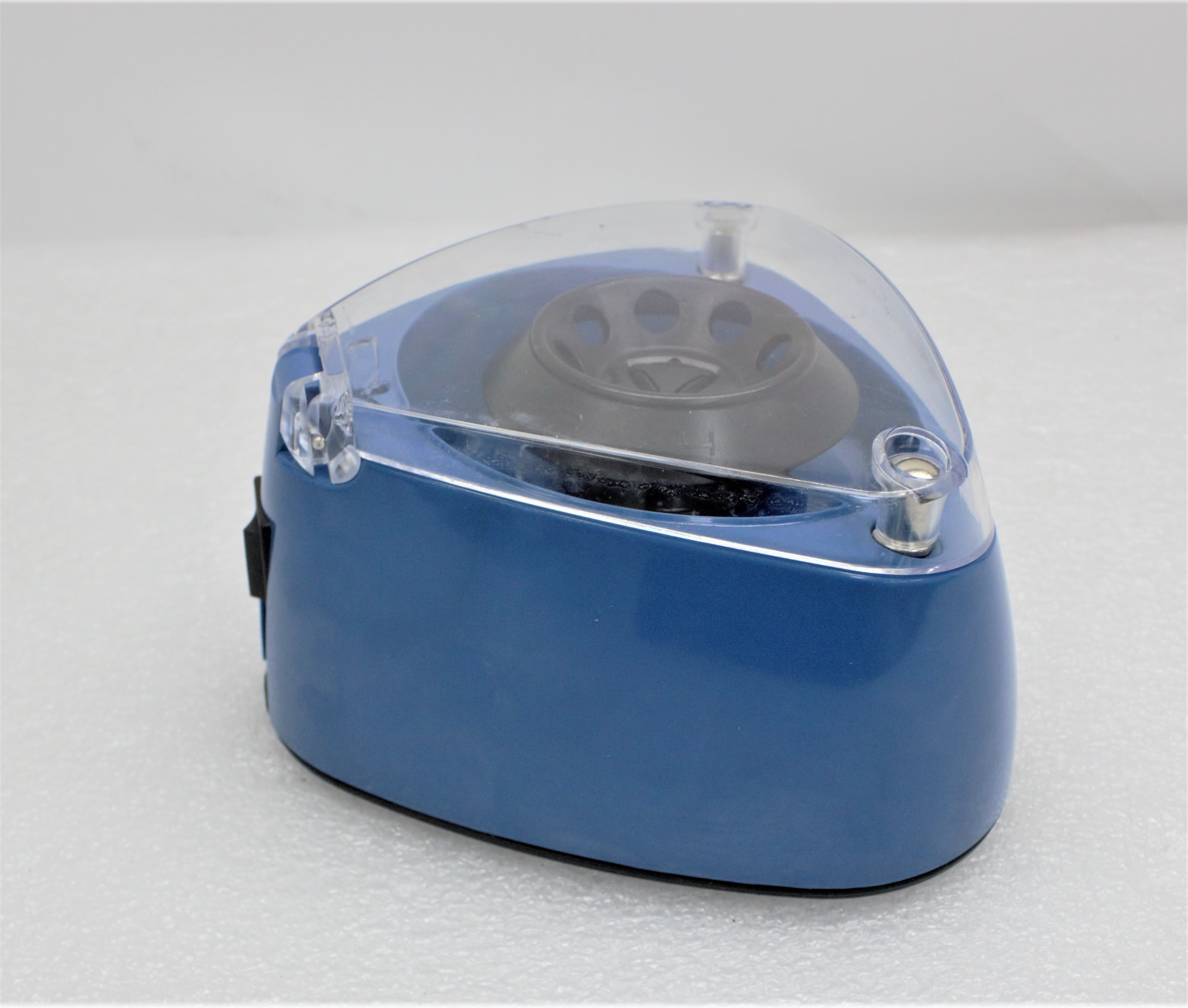 VWR Mini Centrifuge Good 6000 RPM Microcentrifuge 6 x 1.5/2.0mL Capacity