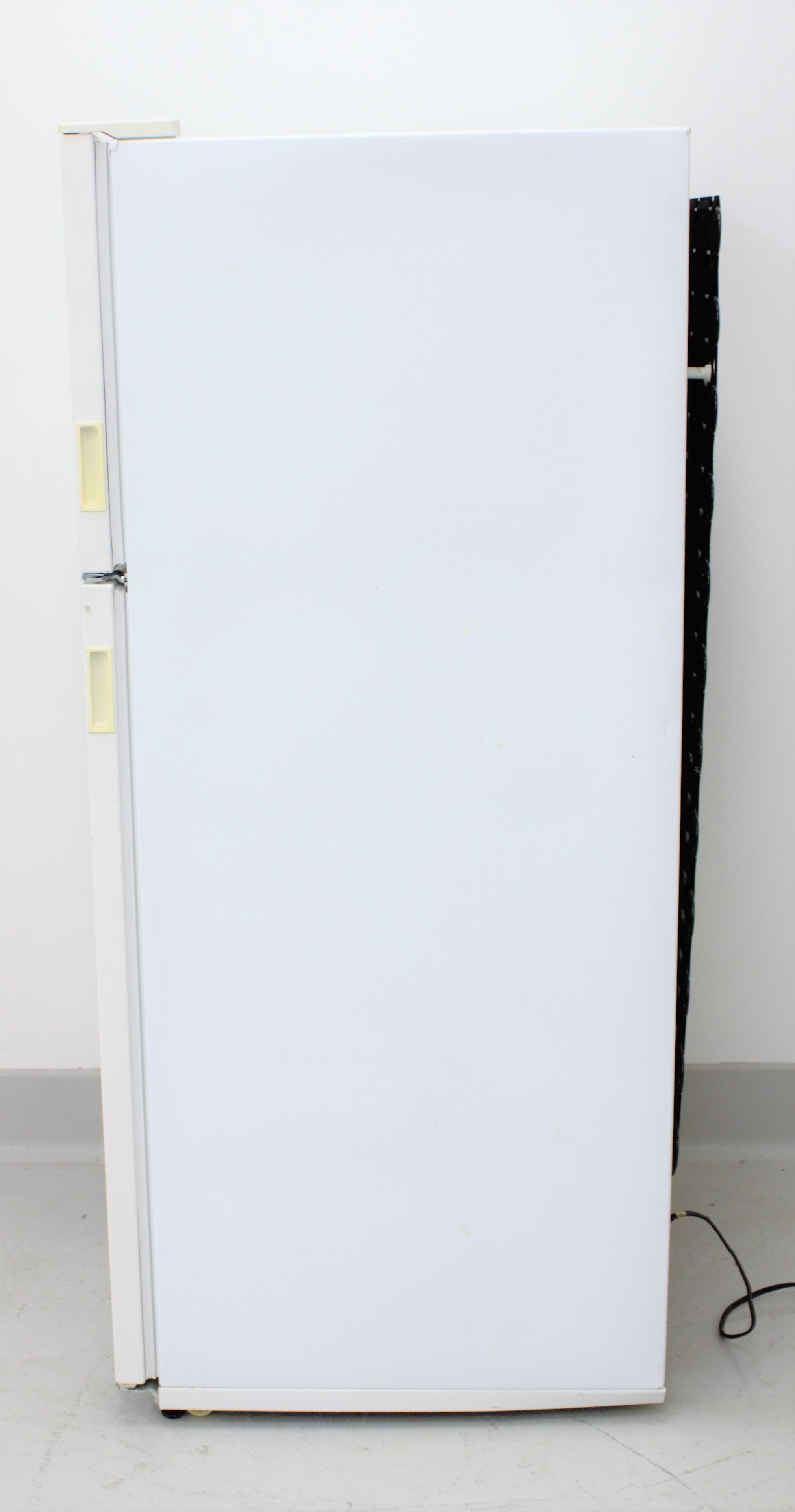 Kirkland ST14CKXSQ00 Refrigerator/Freezer Combo 18 cu ft with LED Light