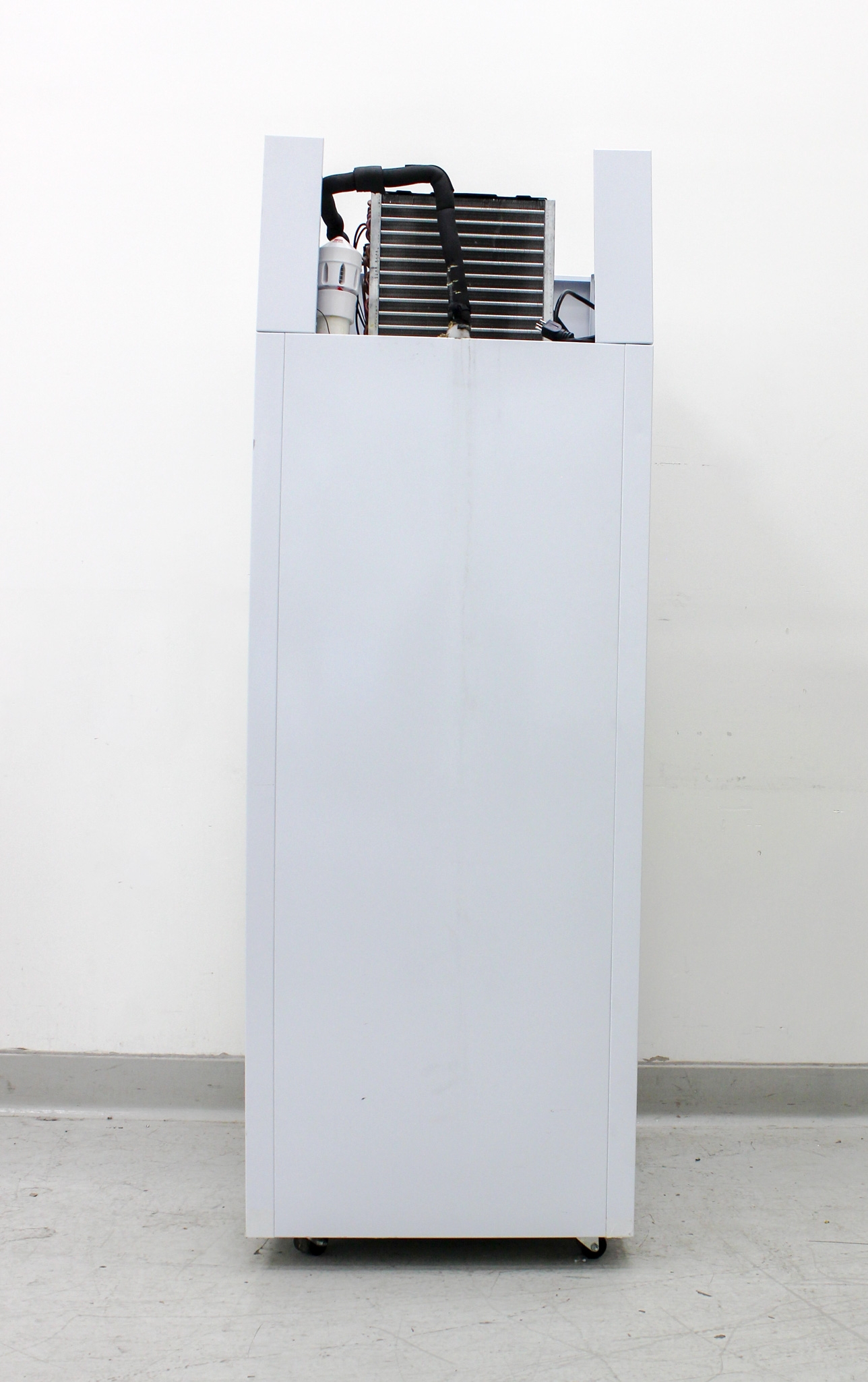 Norlake NSLF241WMW Freezer -25C 24 cu ft Manual Defrost White Smooth Operation