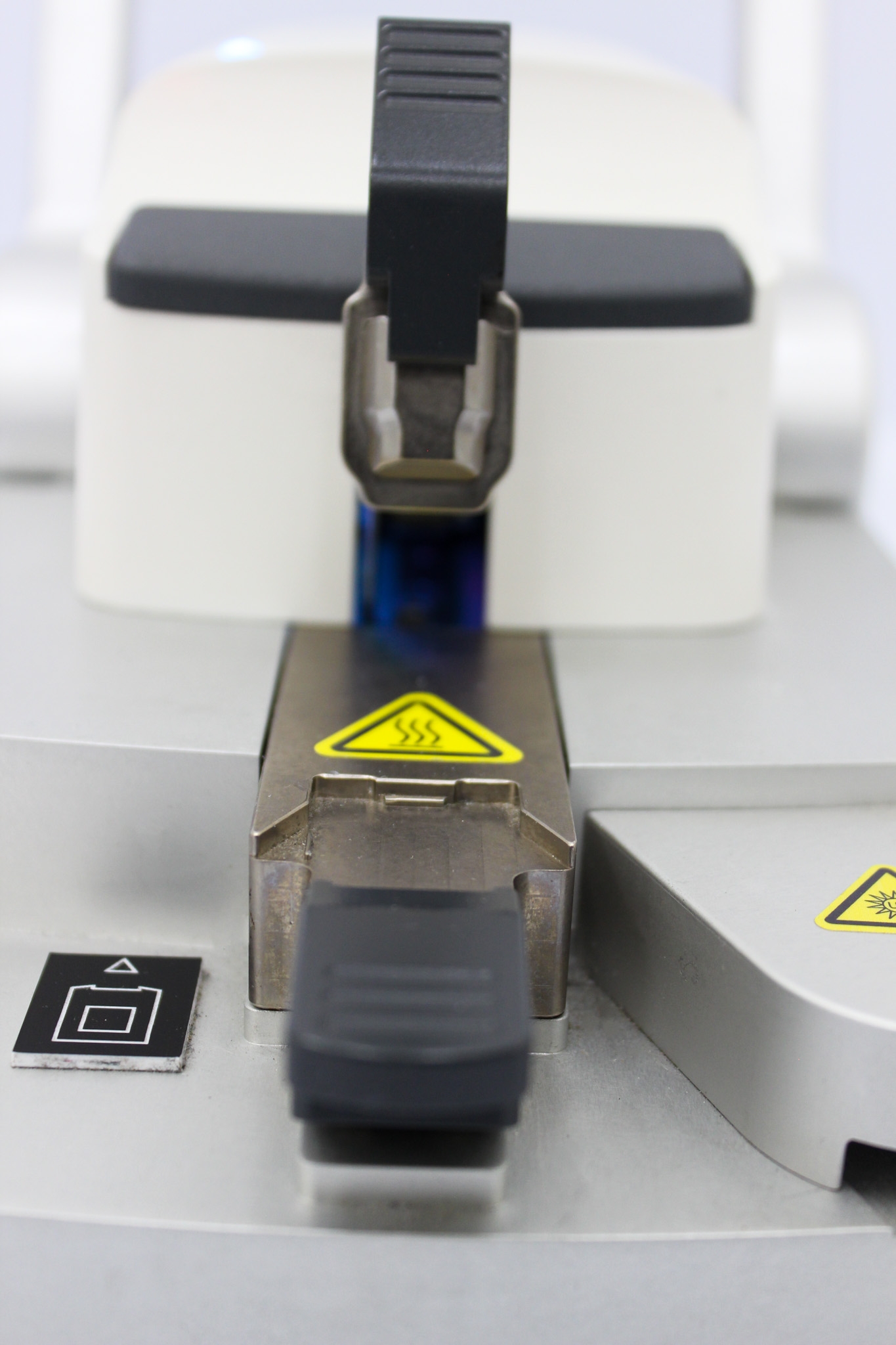 Applied Biosystems Digital PCR Chip Loader Quant Studio 3D for qPCR Analysis