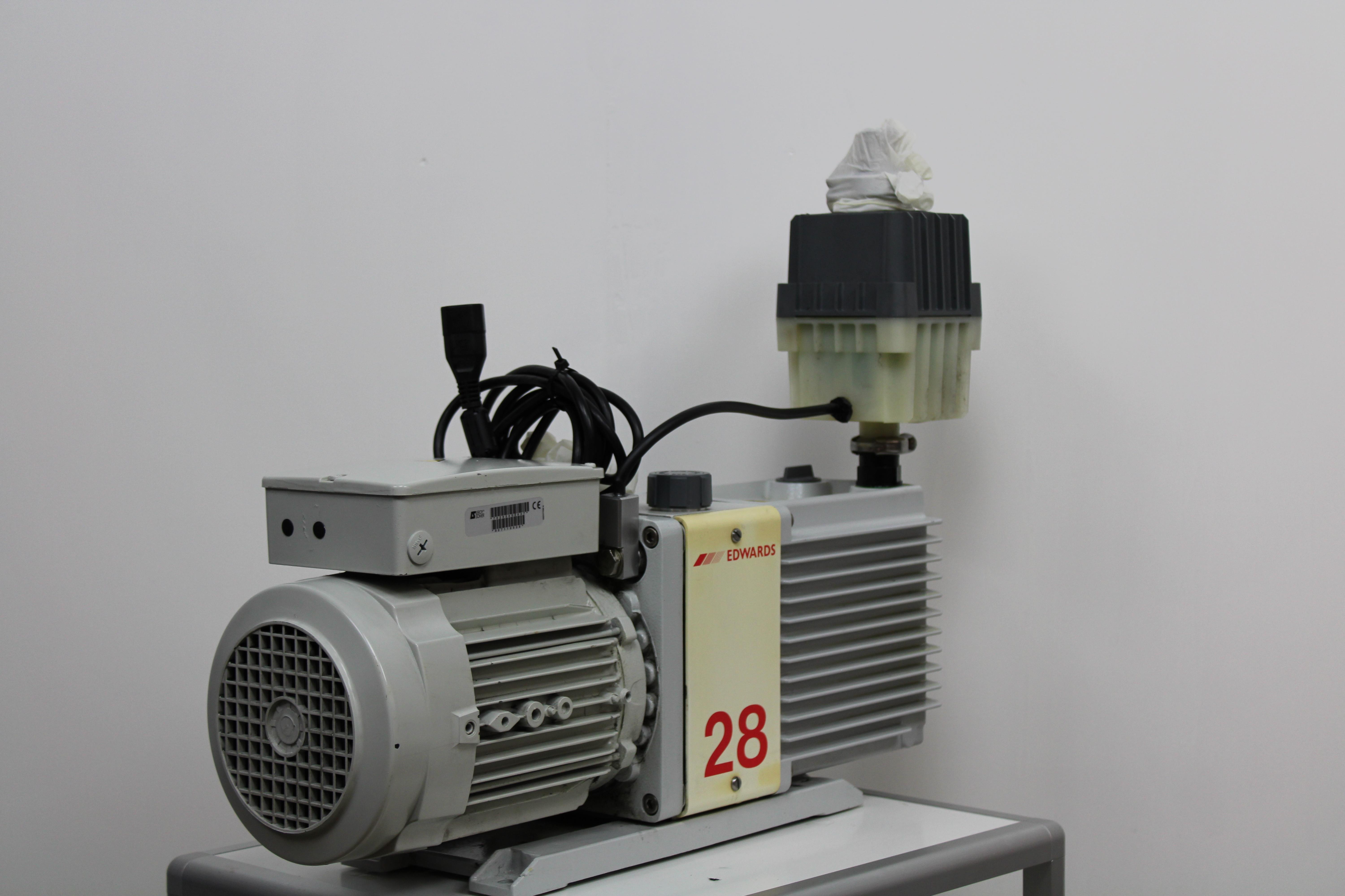 Edwards E2M28 Pump Vacuum VG Used 97 lbs 230V 50/60Hz Oil Sealed Rotary