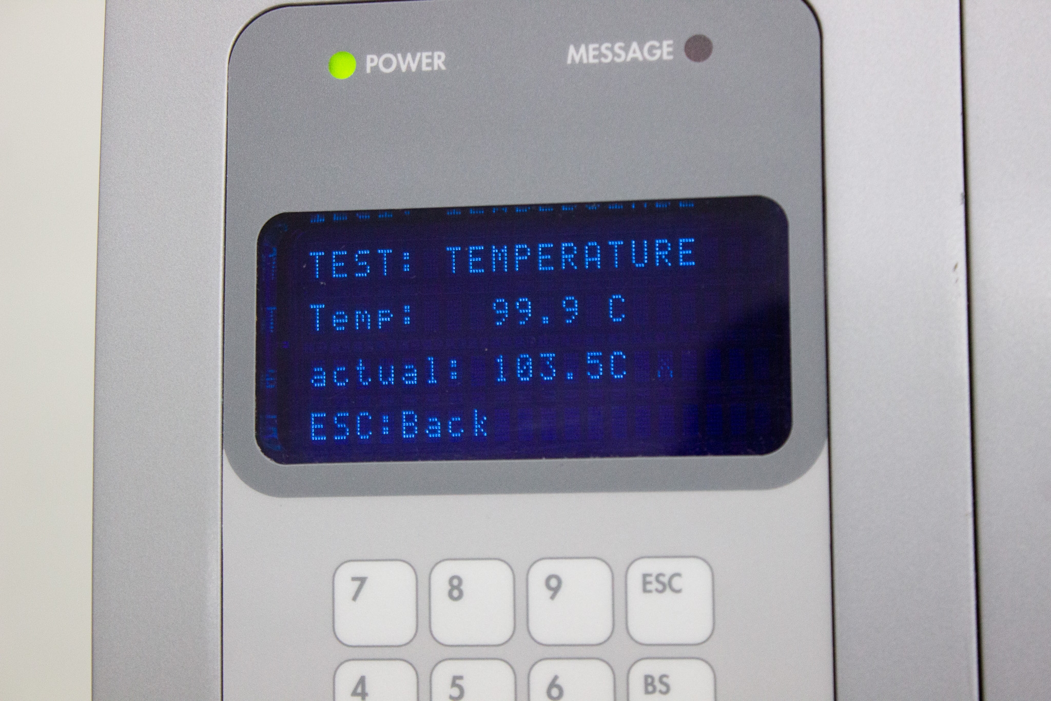 Qiagen EZ1 Advanced XL DNA RNA Purification Max 14 Samples UV 120V/220V