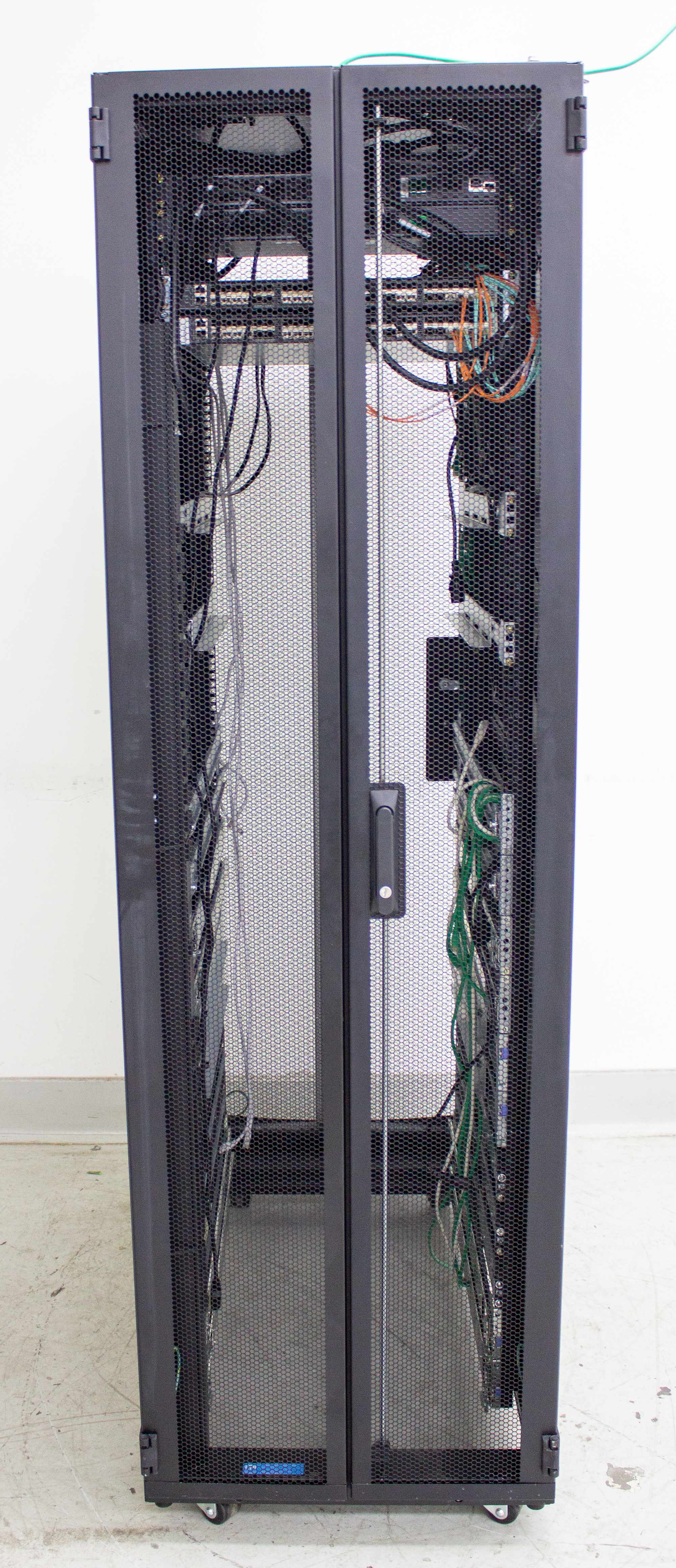 Chatsworth CP3183722 Network Cabinet w/ Cisco & Server Tech Switches 120V