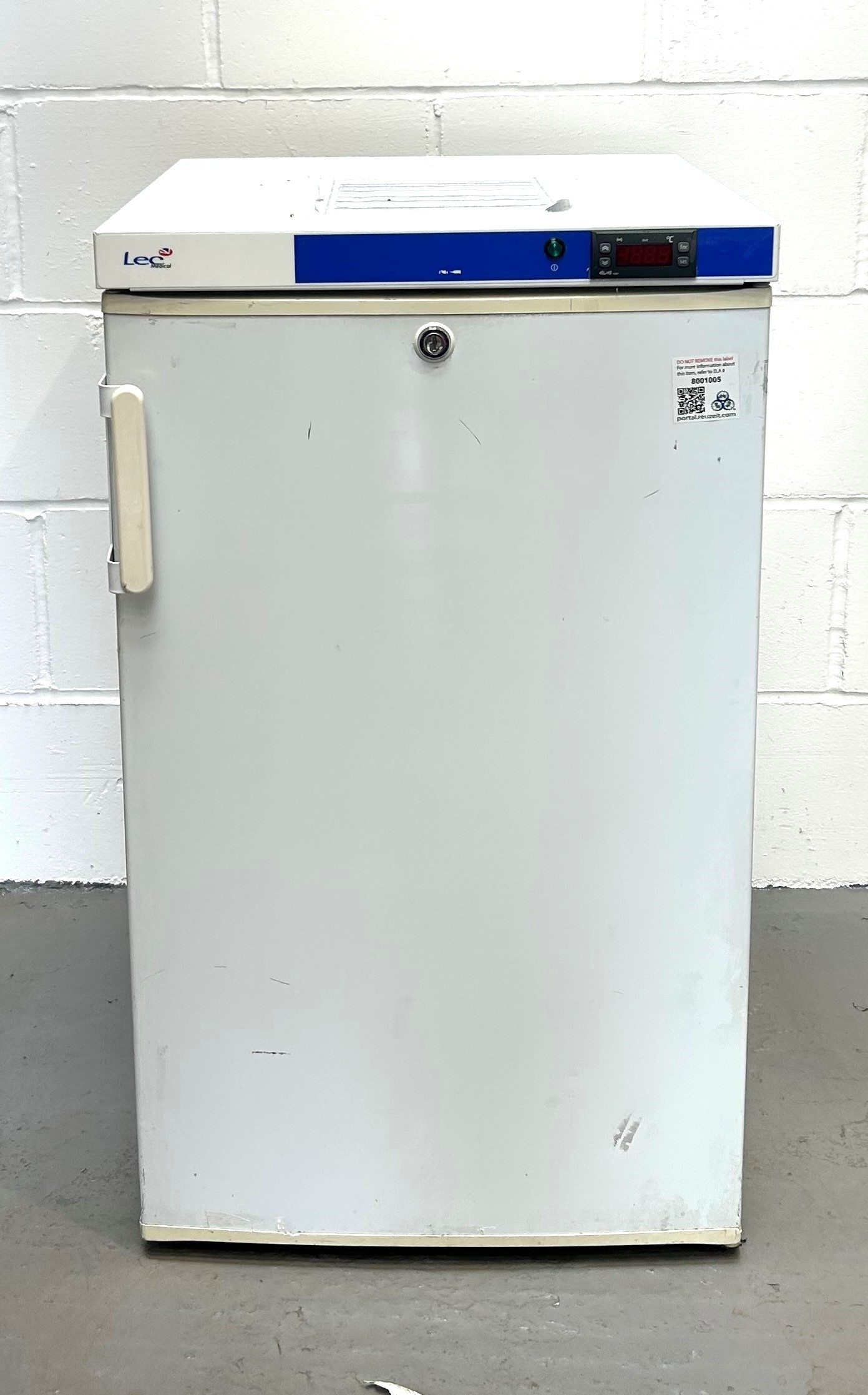 LEC PE502 Medical Pharmacy Fridge, Undercounter, R134a, Salvage LEC Parts