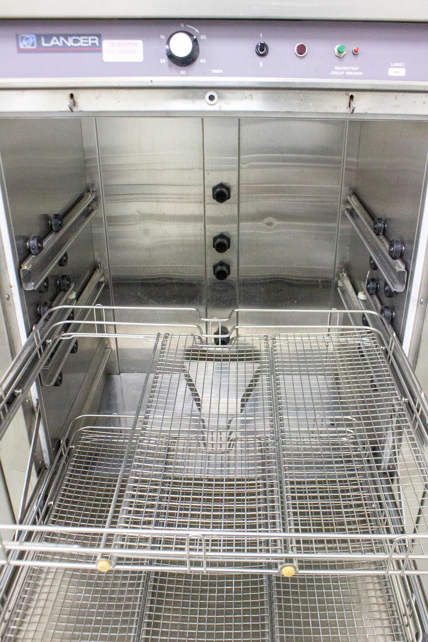 Lancer LabSec 1400 Glassware Dryer with Racks Efficient 220V 60Hz Preowned