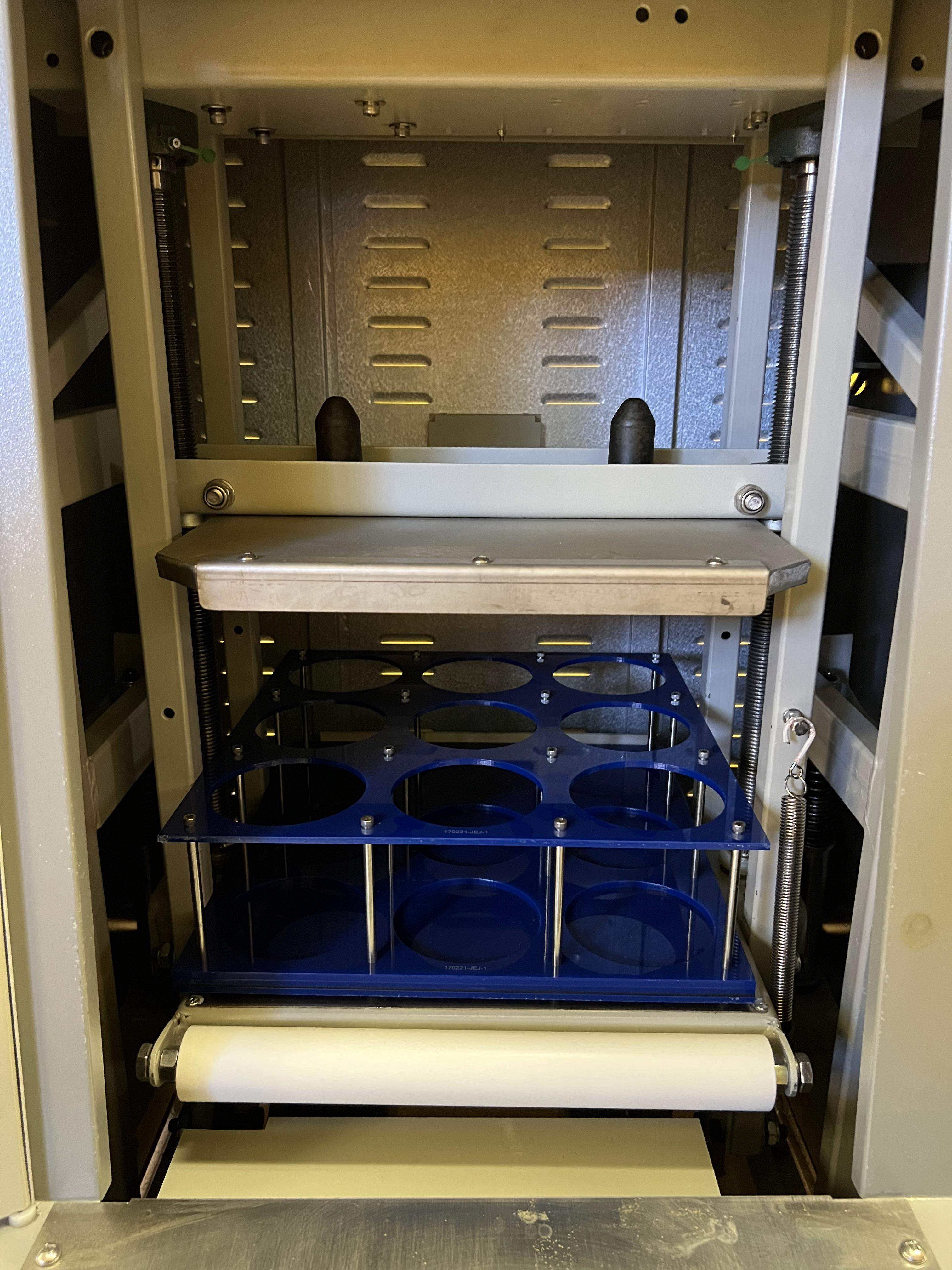 Eppendorf Innova 42R Incubator Shaker Refrigerated 5C-80C 25-400RPM Used