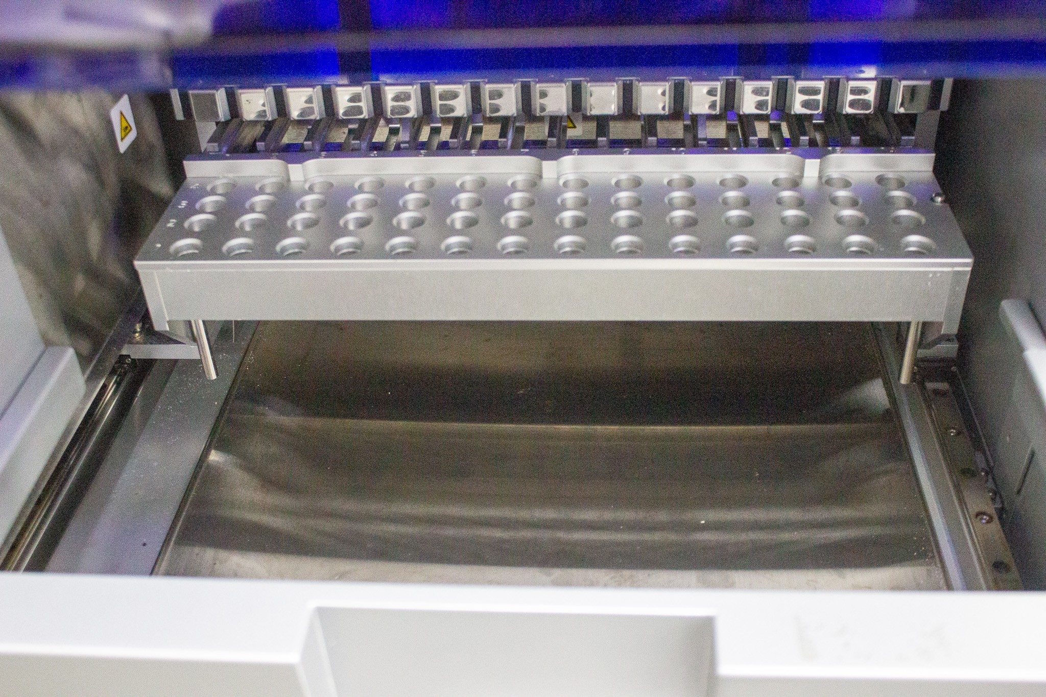 Qiagen EZ1 Advanced XL Nucleic Acid Purification System 14 Samples Automating