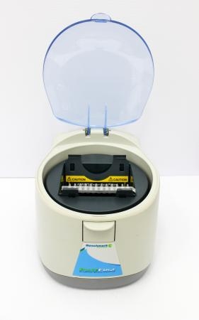 Benchmark C2000 Microcentrifuge 2,550 RPM 2x2 Plate Compact Used E