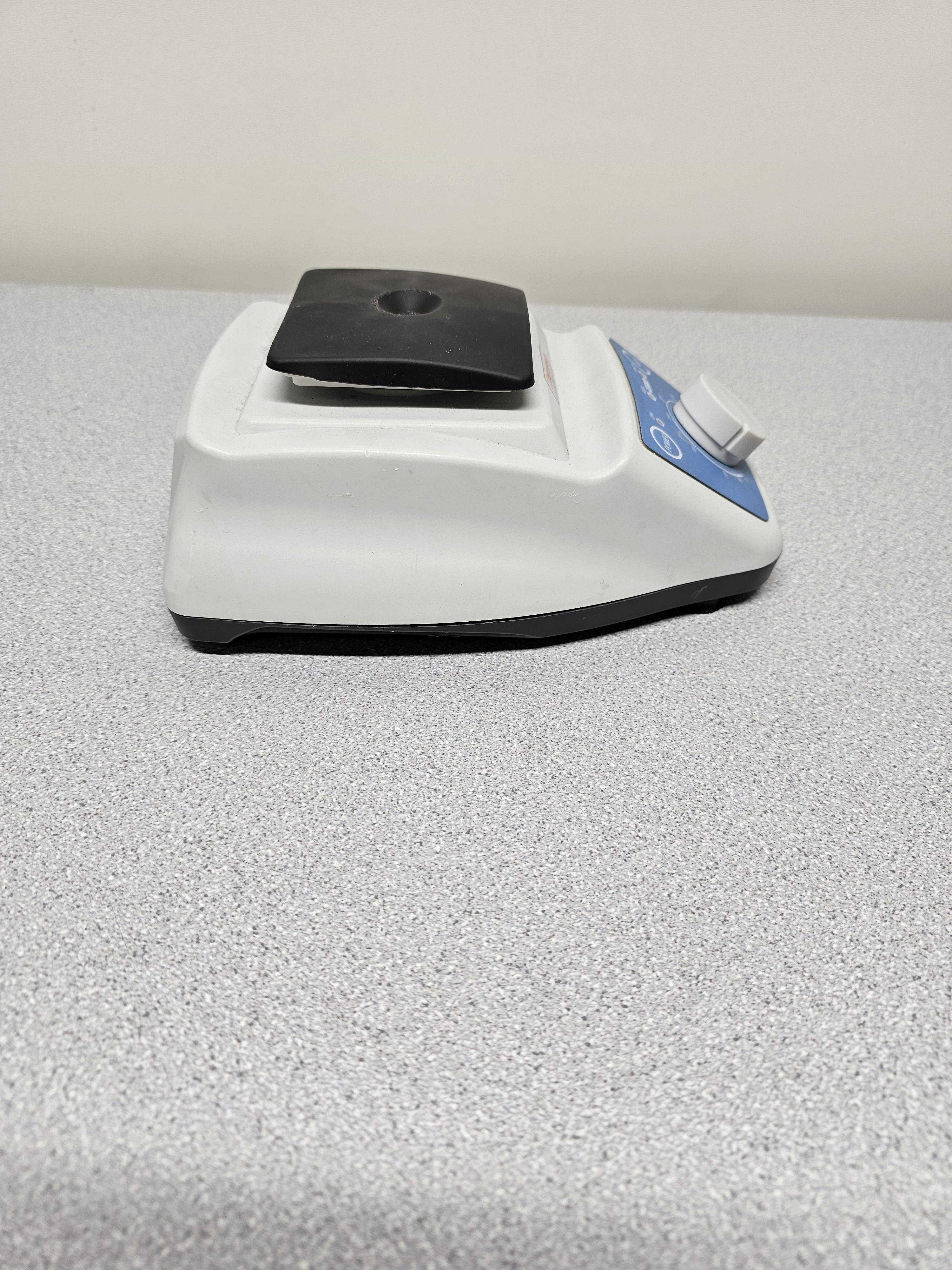 Thermo LP Vortex Mixer Small Benchtop Equipment 3000 RPM Safety Features Used