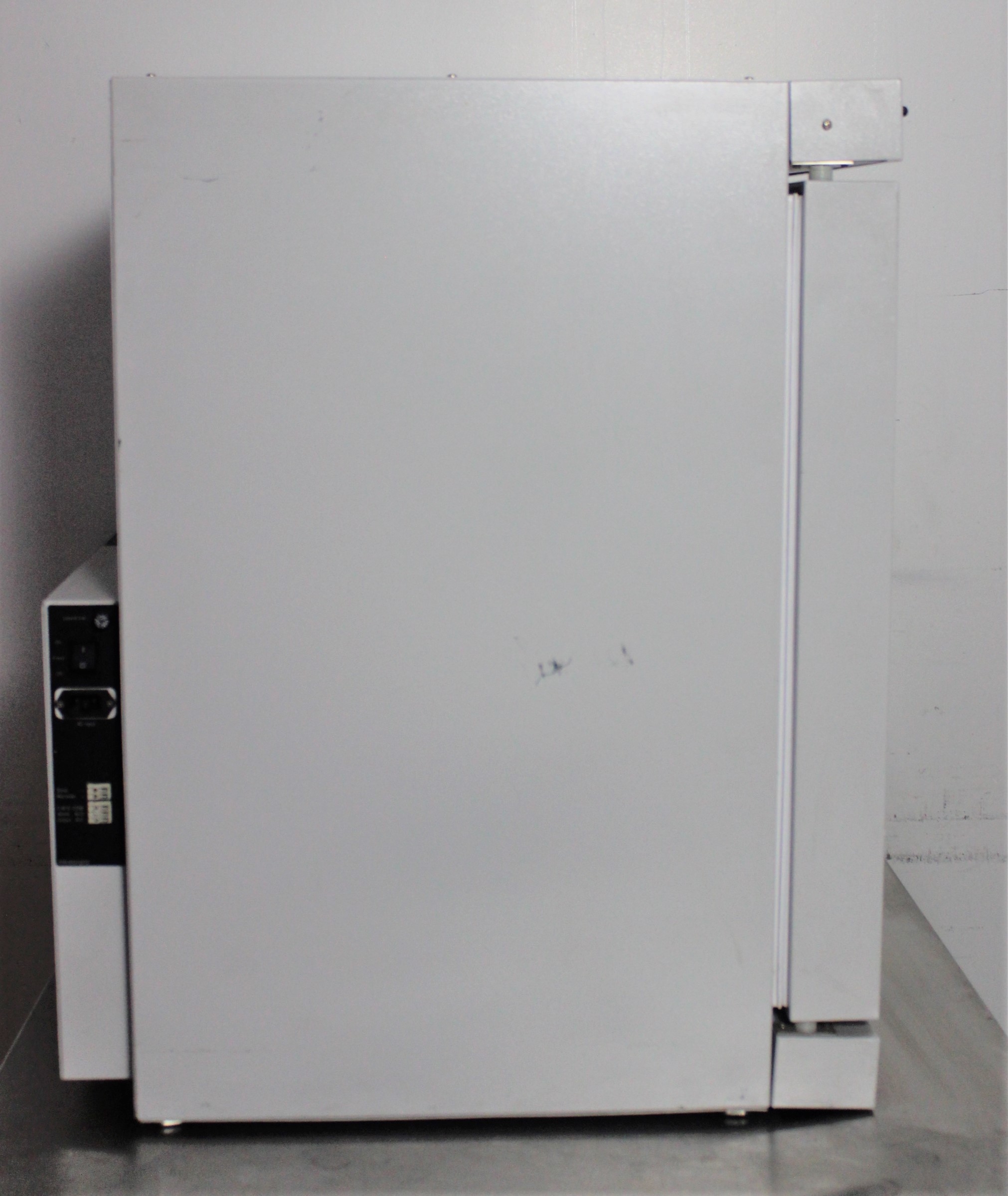 Hotpack CO2 Incubator 305741 for Cell Biology & Pharma: 5.4 cu ft, LED Display