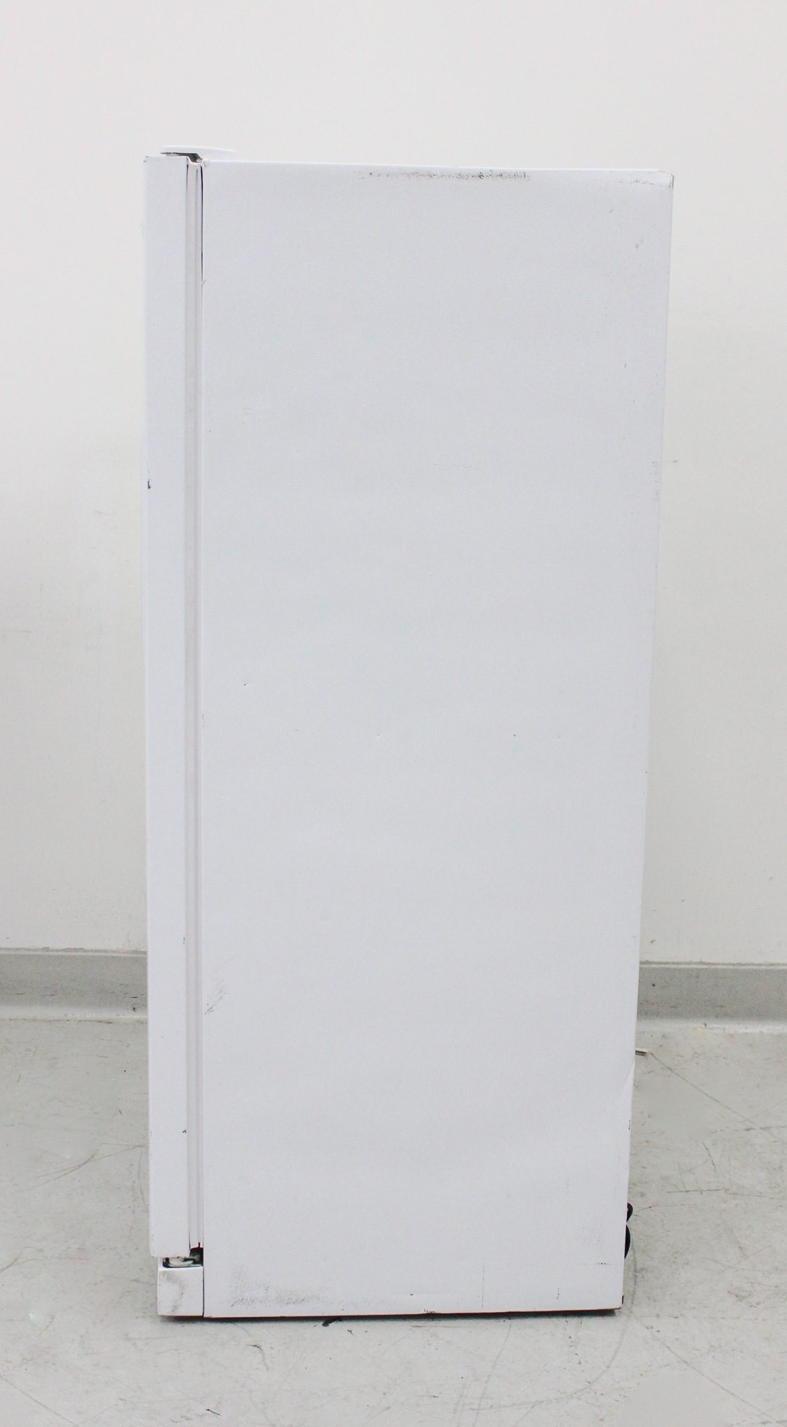 Frigidaire FFRU17B2QWD Refrigerator 17 Cu Ft Interior Light LED Controls