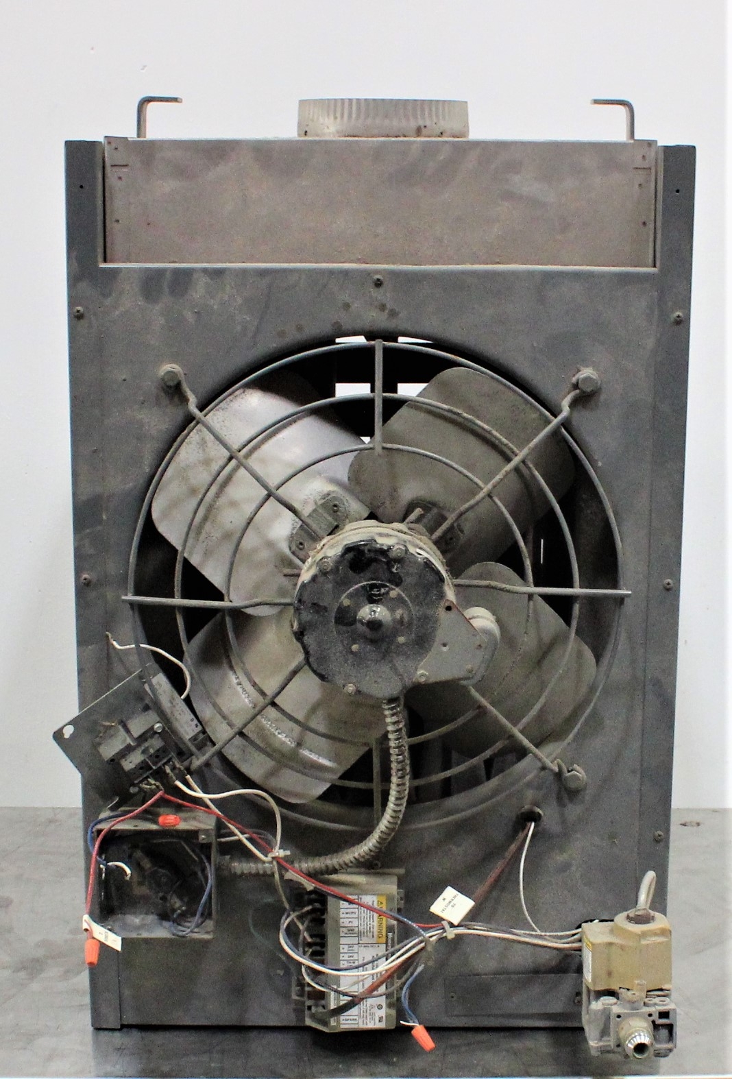 Dayton 3E370 Standard-Profile Heater with Propeller Fan, 3200 CFM, 120V 60Hz