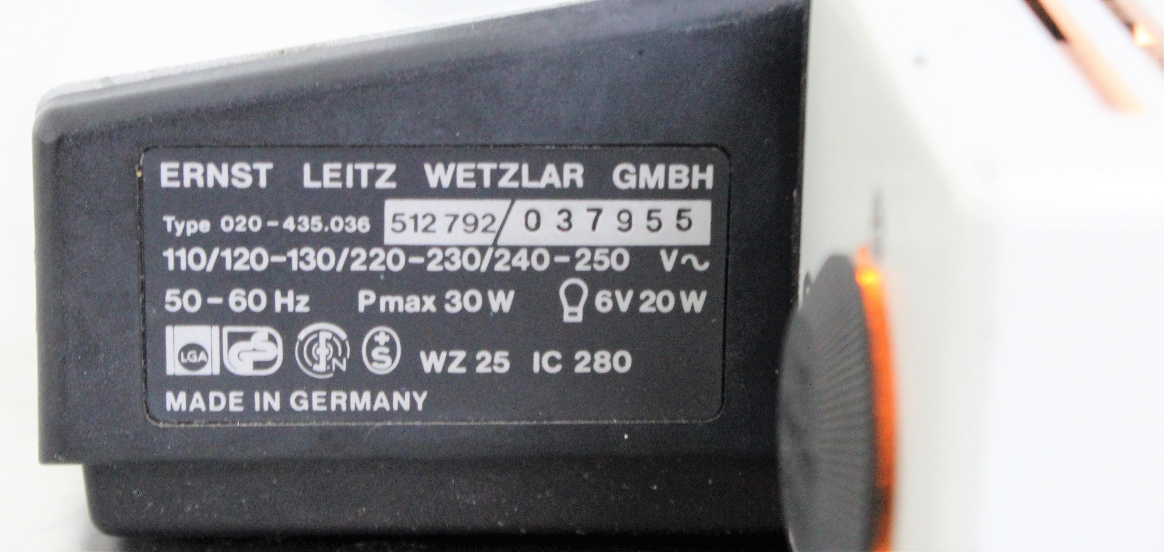 Leitz 512792 Microscope Biological Clinical Dual View with Lenses Used