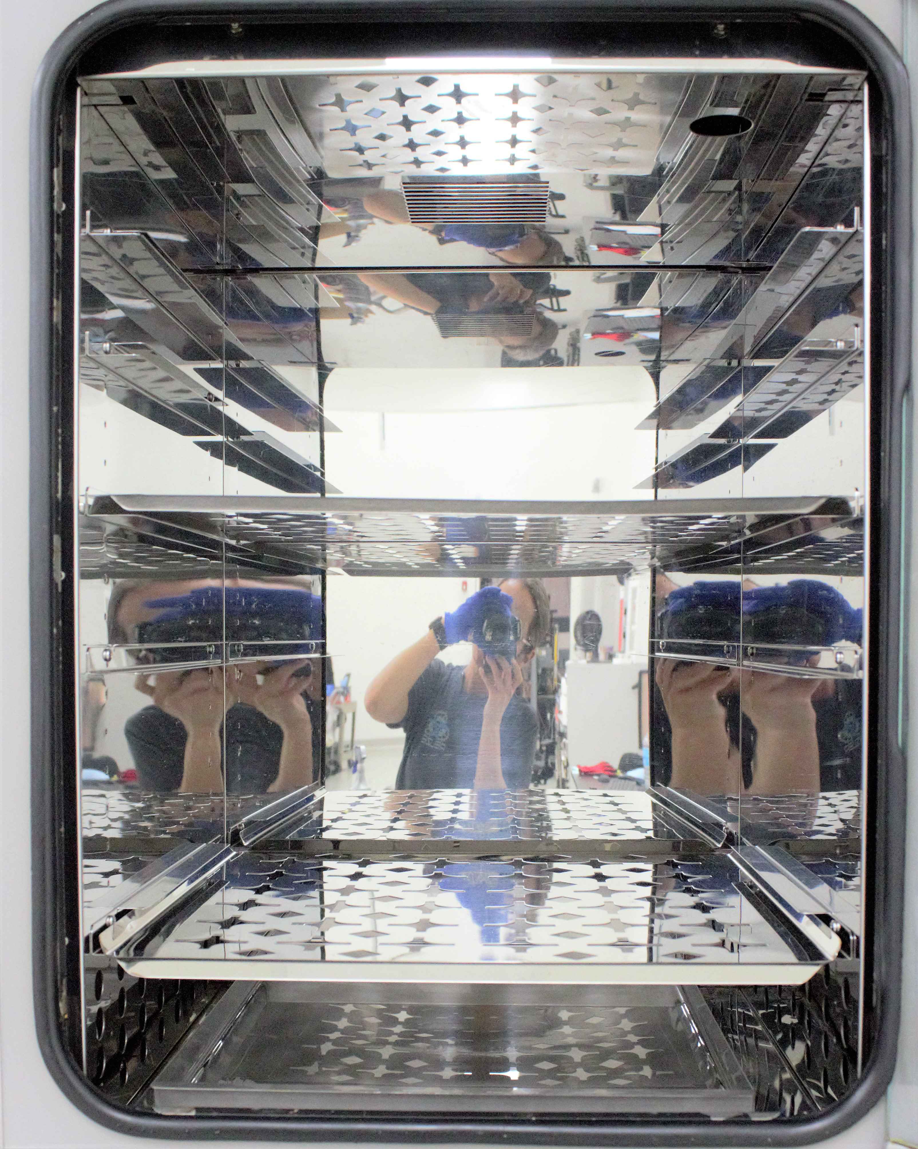 VWR 2450 CO2 Incubator Dual Stack Water Jacket 81cm 120V CO2 Digital Controls