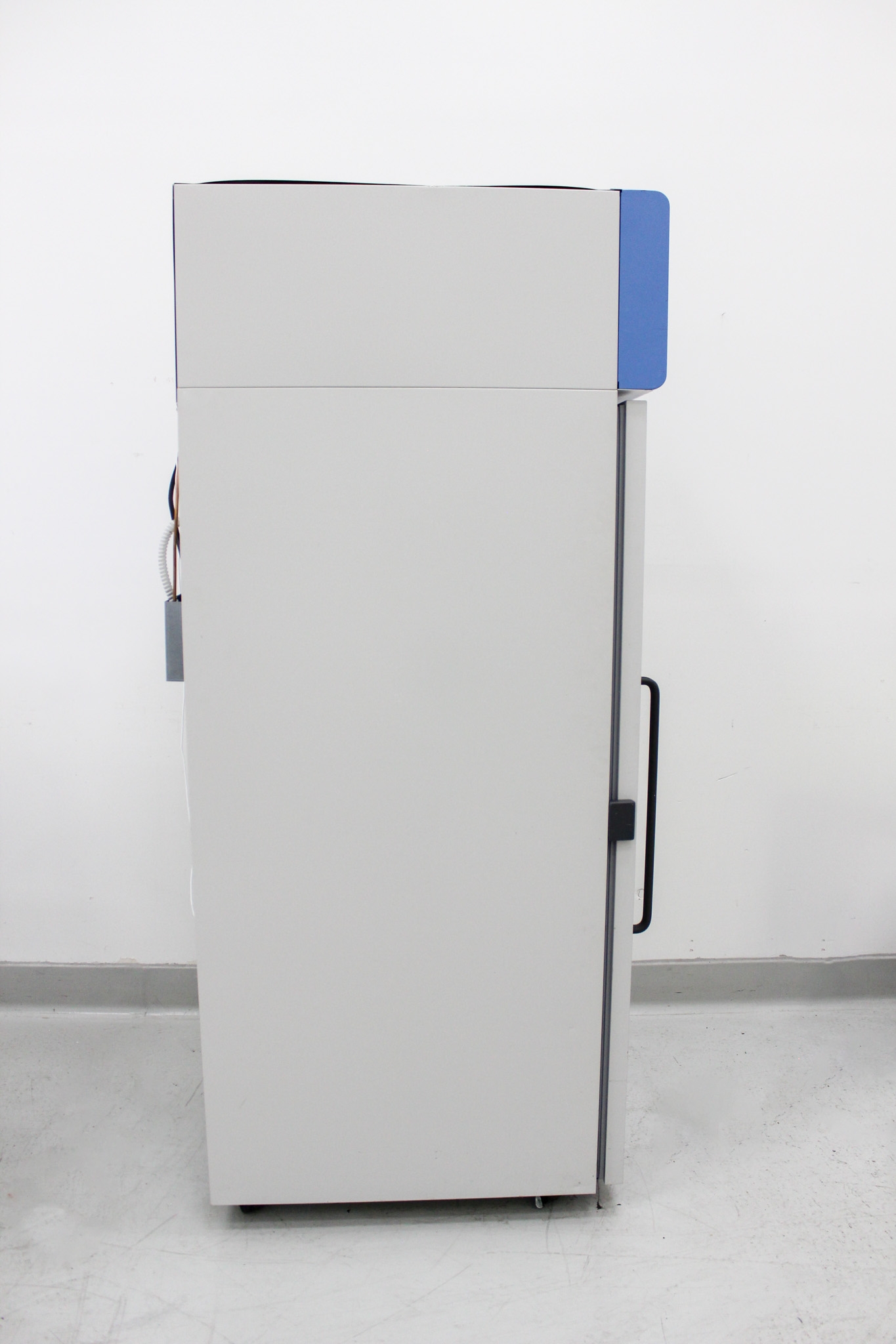 Thermo REL2304A Lab Refrigerator, 23.3 cu ft, 1C to 8C, Microprocessor Controlled