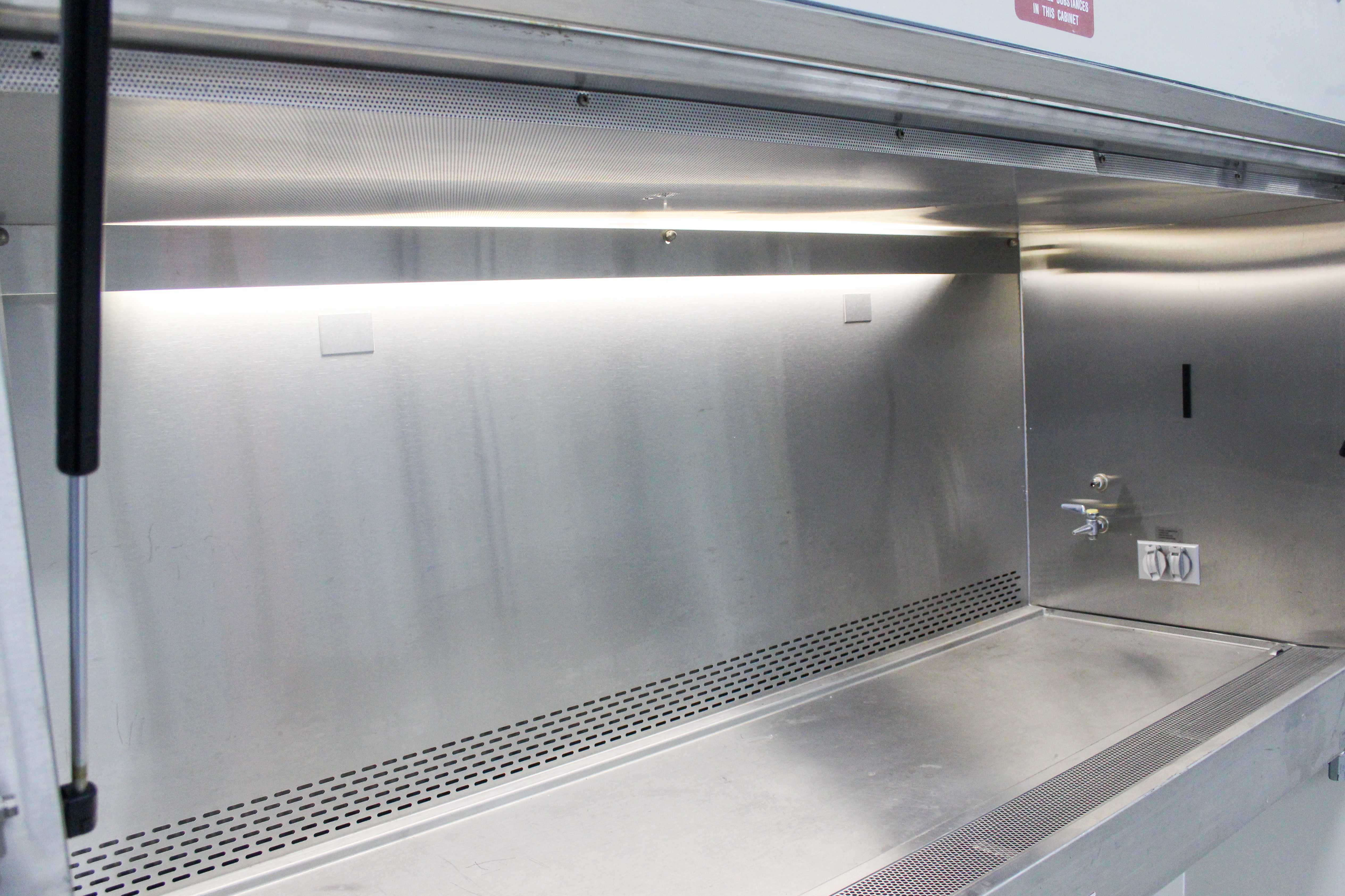 NuAire NU-602-600 Biosafety Cabinet 6ft Laminar Flow 105fpm Air Barrier